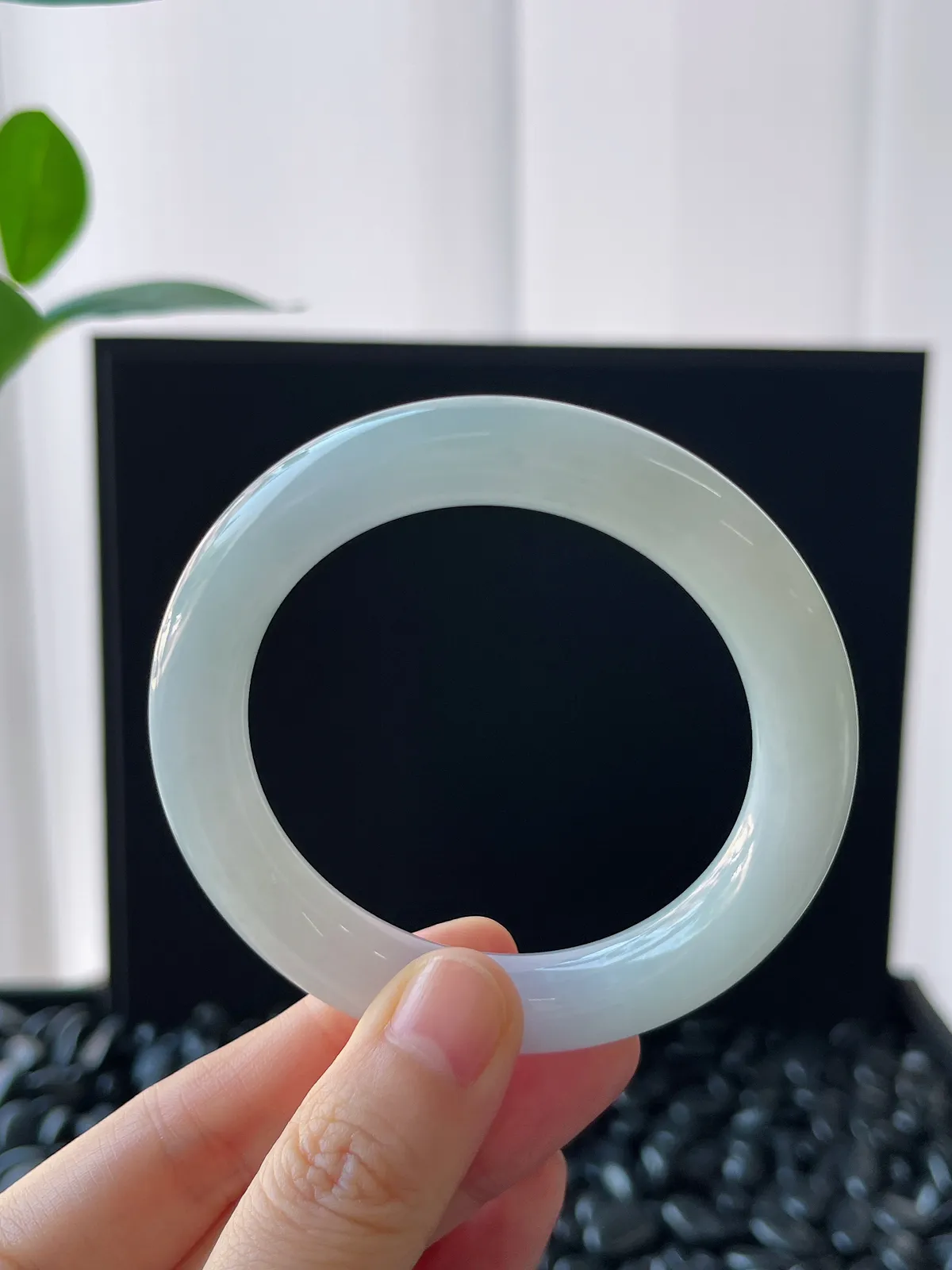 圆镯51圈口，翡翠冰糯种淡春彩手镯