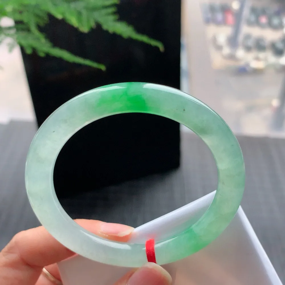 圆条高冰阳绿 无瑕 尺寸:53.8/8.3/8.6 种色俱佳