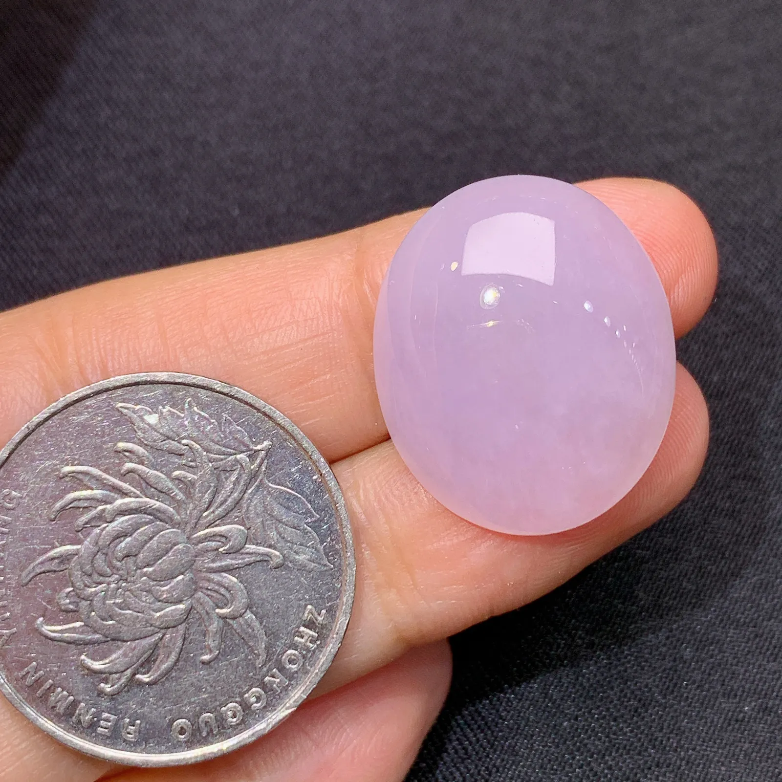 淡紫罗兰蛋面，温润细腻，颜色鲜甜，种水足 尺寸22.6*18.8*7.4