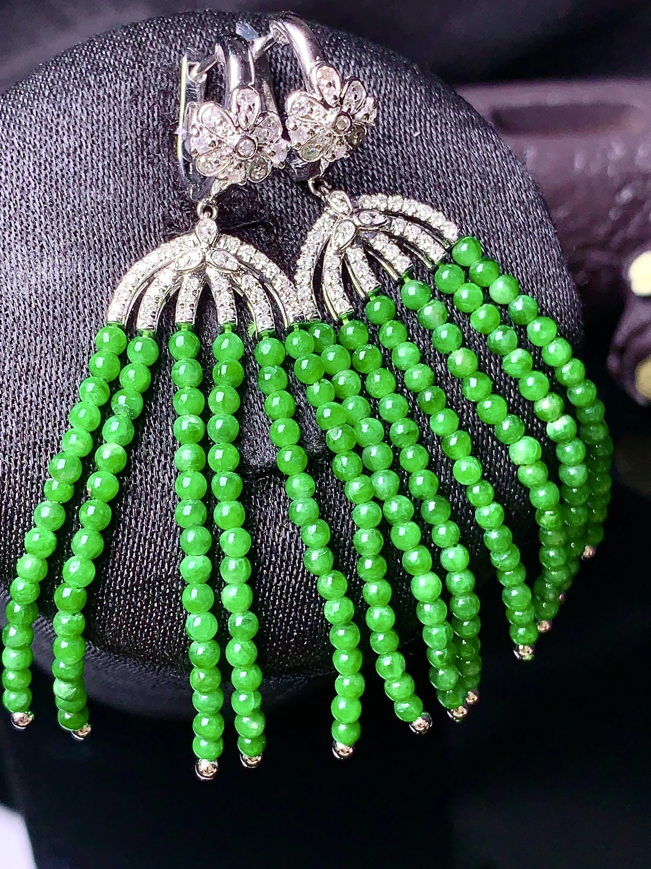 18k金钻镶嵌满绿圆珠组合耳坠 玉质细腻 色泽清新艳丽 整体尺寸52.8*13.5*2.2