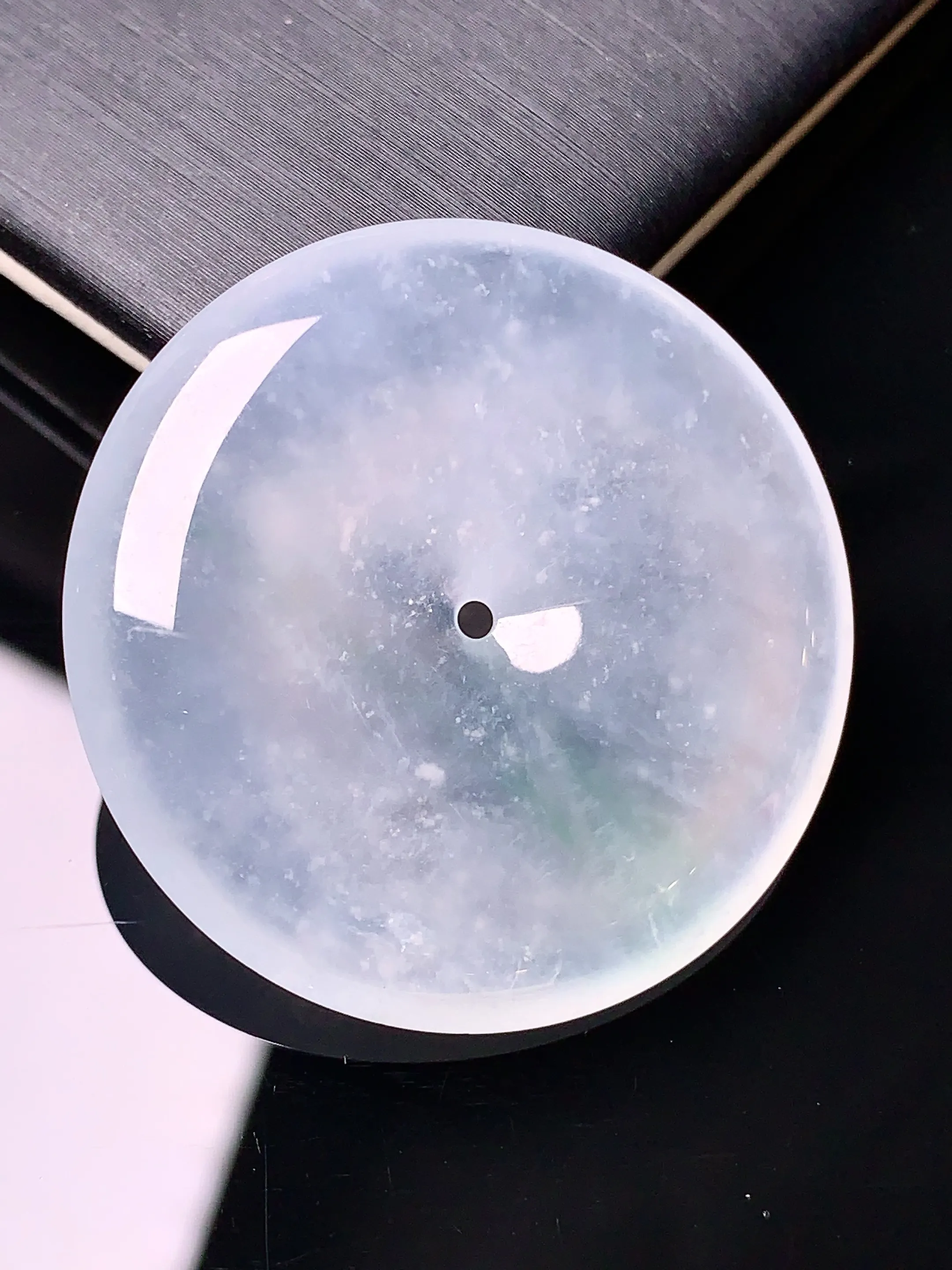 冰种平安扣吊坠 玉质细腻 色泽清新艳丽 整体尺寸33.8*6