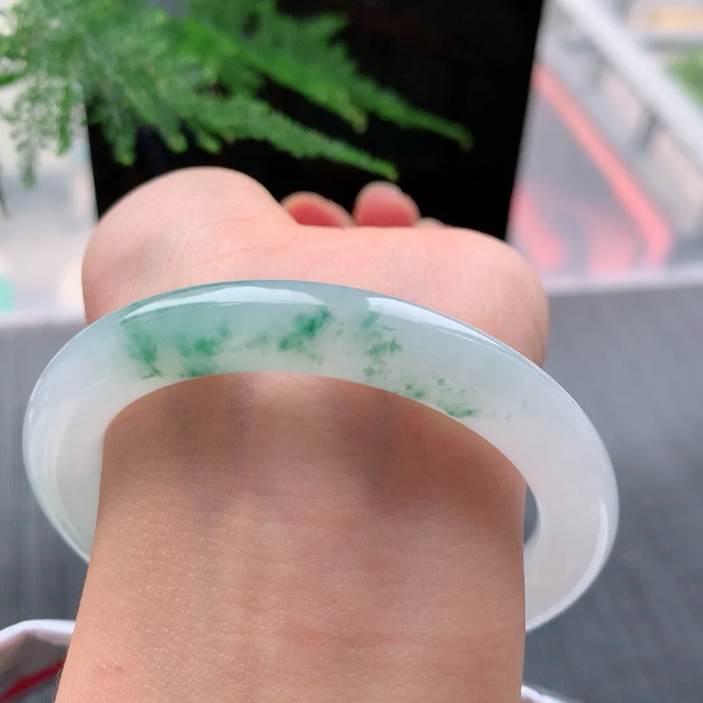 圆条高冰飘花 无瑕 尺寸:56.1/9.1/9.4 花美 种水好