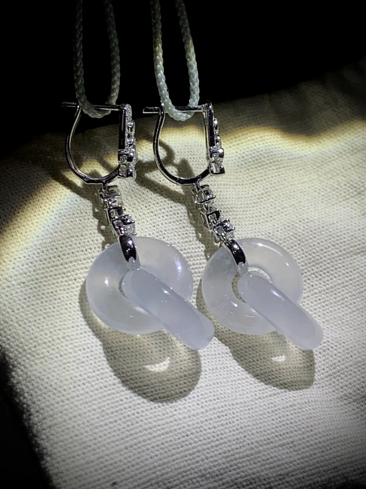 白冰环环相扣耳坠，44.5-裸石单圈15.2-5mm，
18K金，南非钻