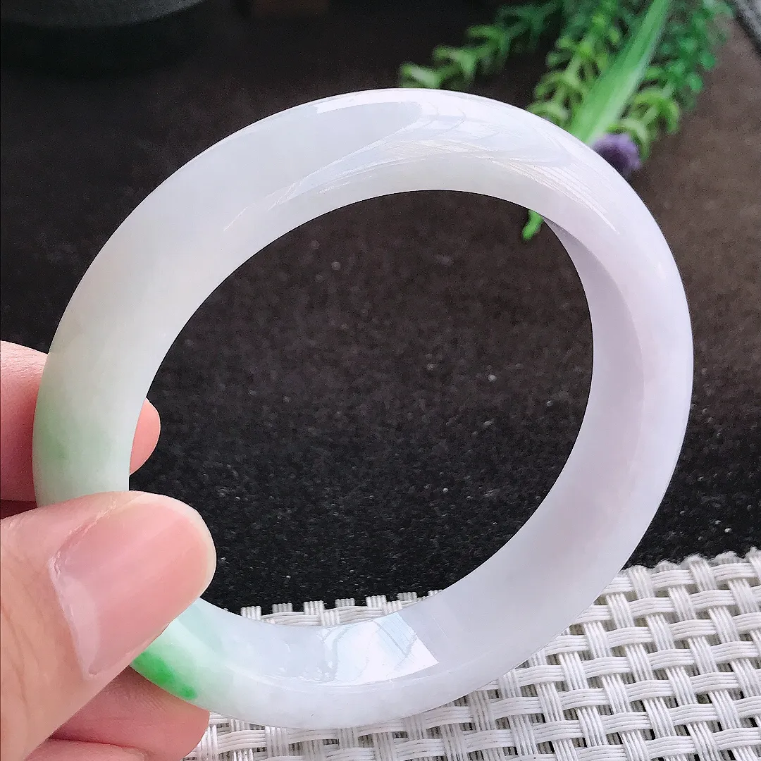 天然a货翡翠57.5/13.3/8.7老坑温润飘阳绿白底青手镯宽边翡翠玉镯美人镯