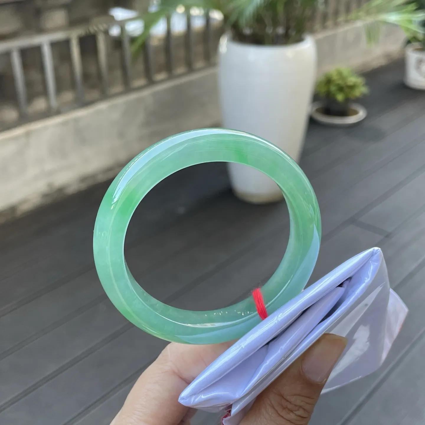 55圈口🥒
整条带色，有种有色，就是你们要的那种要透的绿的