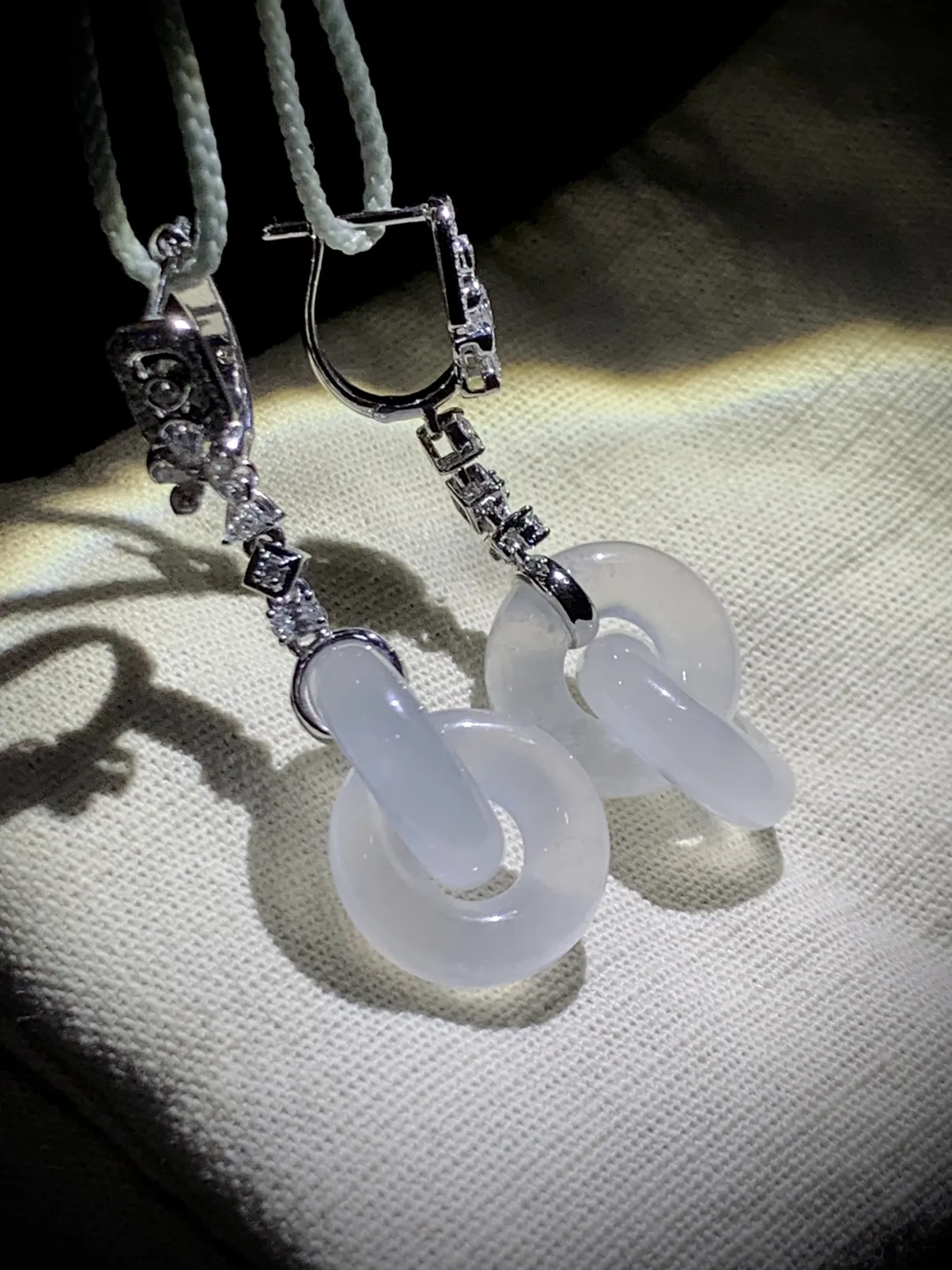 白冰环环相扣耳坠，44.5-裸石单圈15.2-5mm，
18K金，南非钻