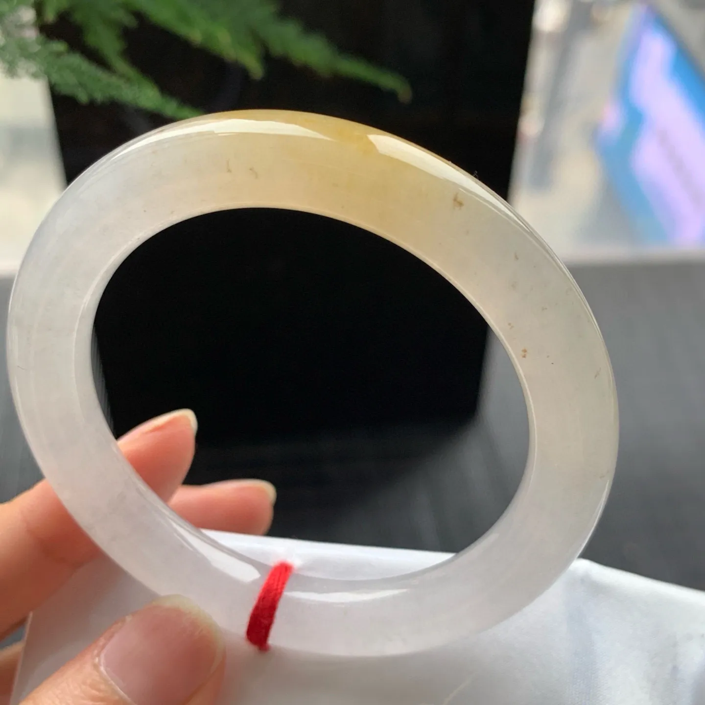 圆条高冰黄翡 无瑕 尺寸:52.4/9.4 种色俱佳