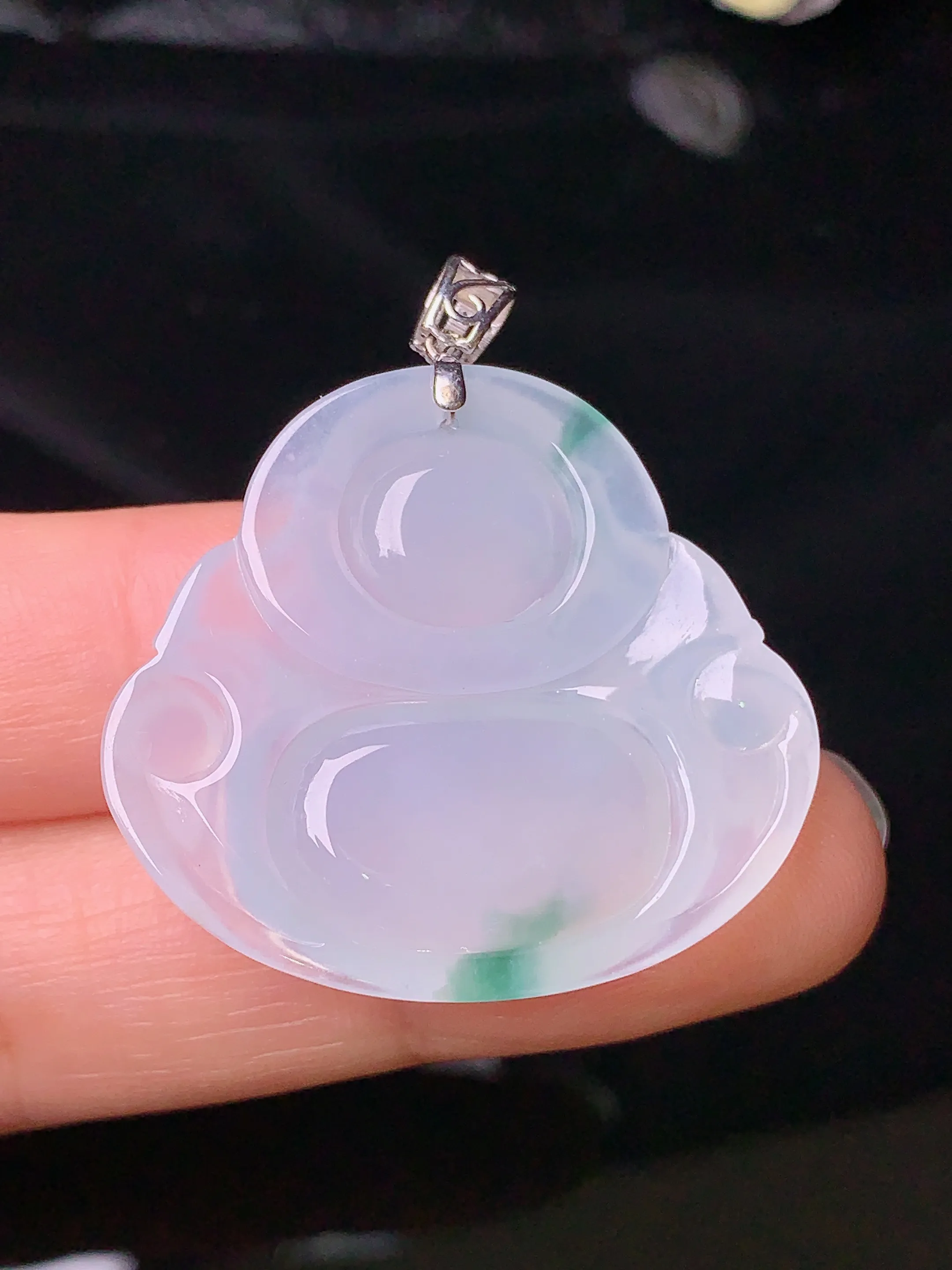 18k金钻镶嵌飘绿佛公吊坠 玉质细腻 色泽清新艳丽 整体尺寸36*31.8*5.6