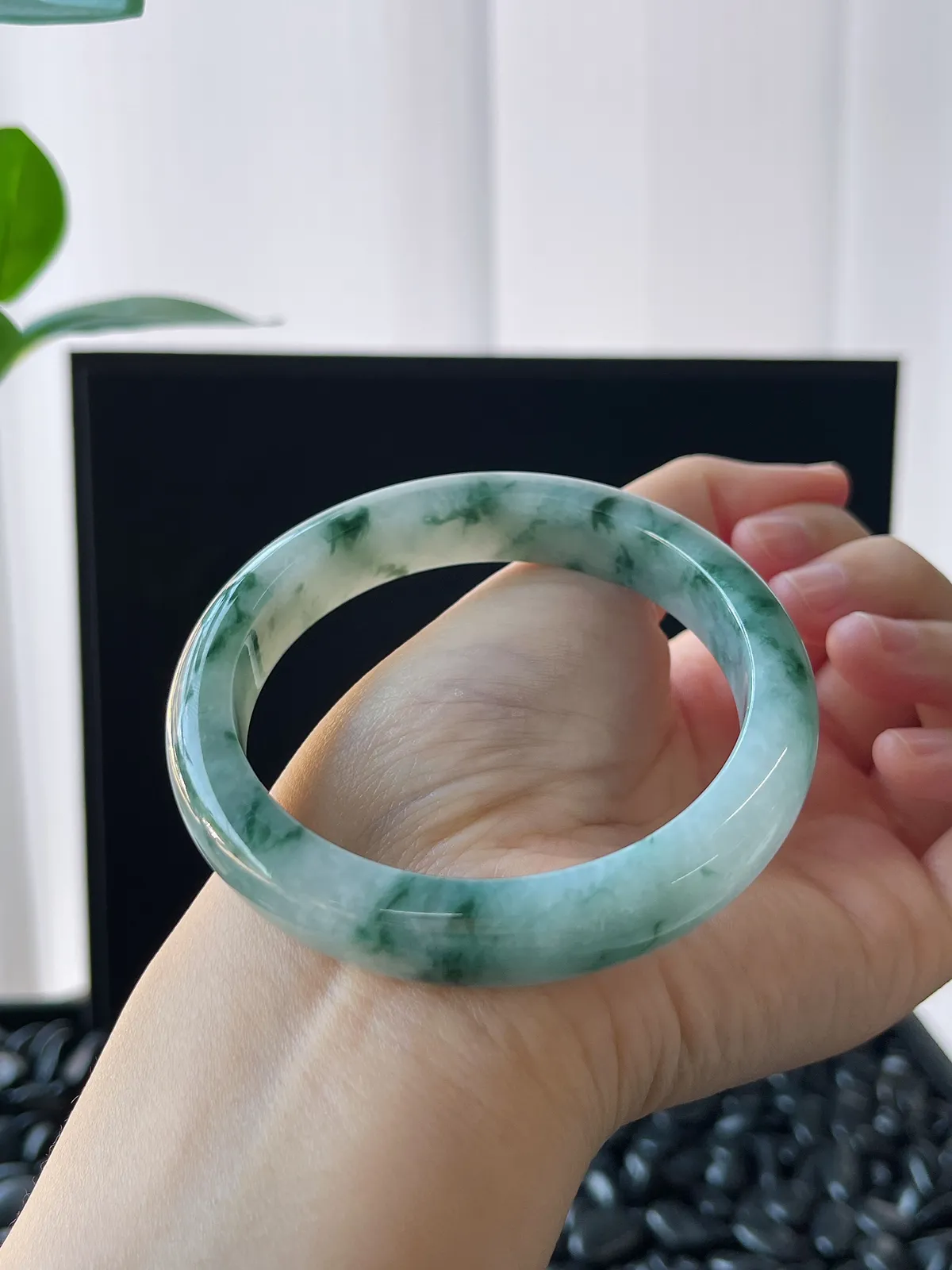 正圈58圈口，翡翠糯化种飘绿手镯