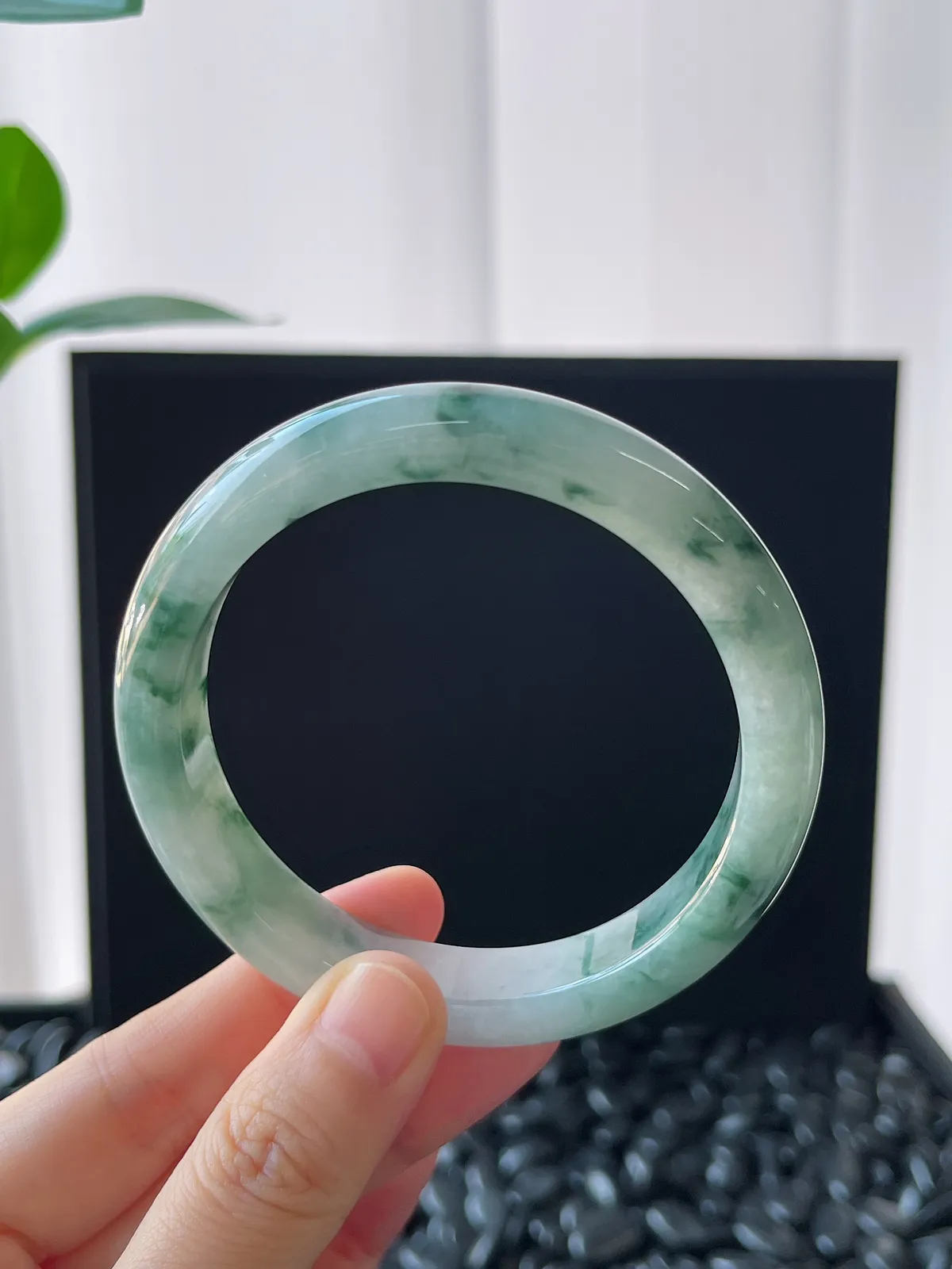 正圈58圈口，翡翠糯化种飘绿手镯