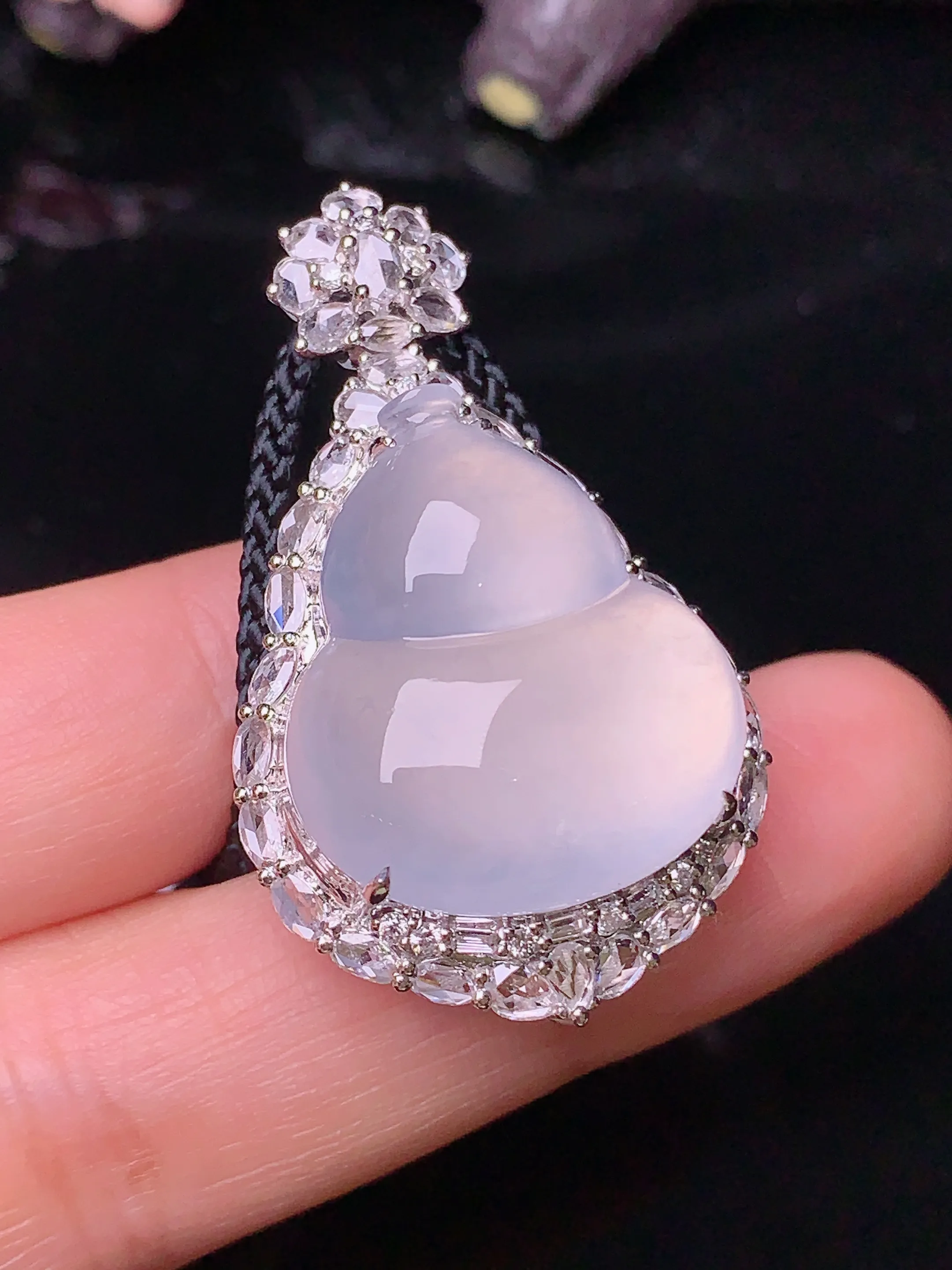 18k金钻镶嵌冰种葫芦吊坠 玉质细腻 色泽清新艳丽 整体尺寸38*22.7*12.8