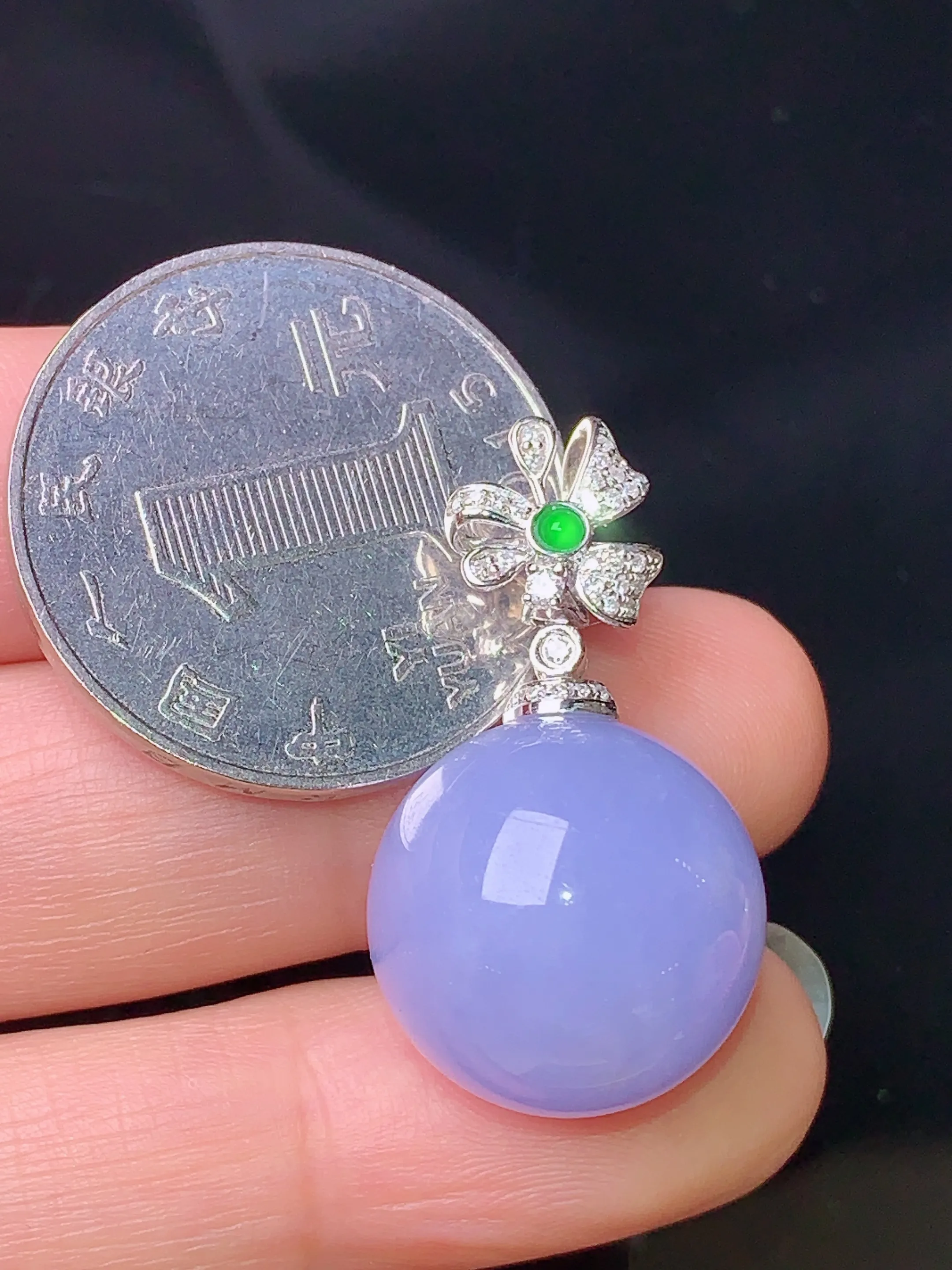 18k金钻镶嵌紫罗兰圆珠吊坠 玉质细腻 色泽清新艳丽 整体尺寸29.5*16.3