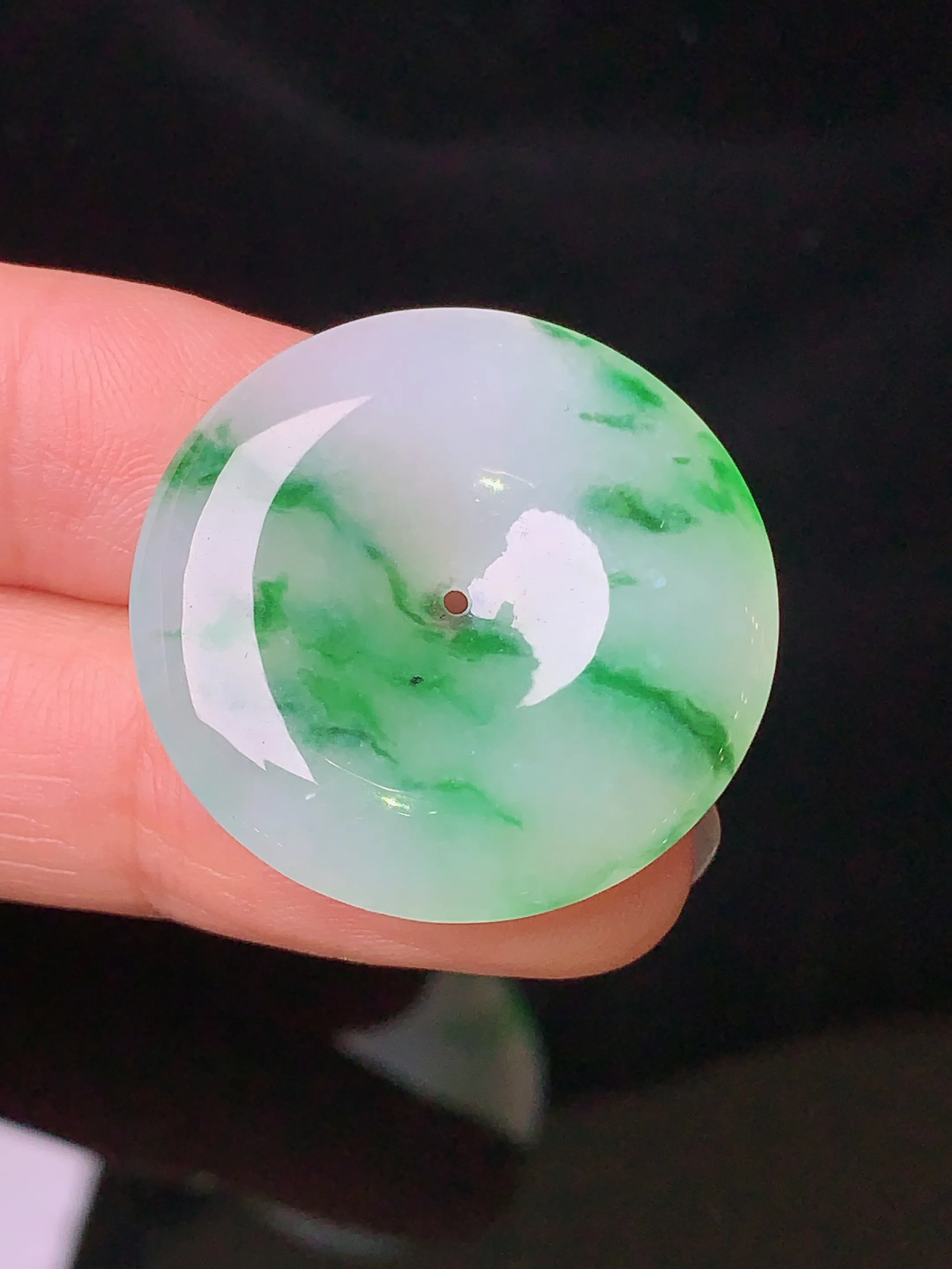 飘绿平安扣吊坠 玉质细腻 色泽清新艳丽 整体尺寸27.6*4.8