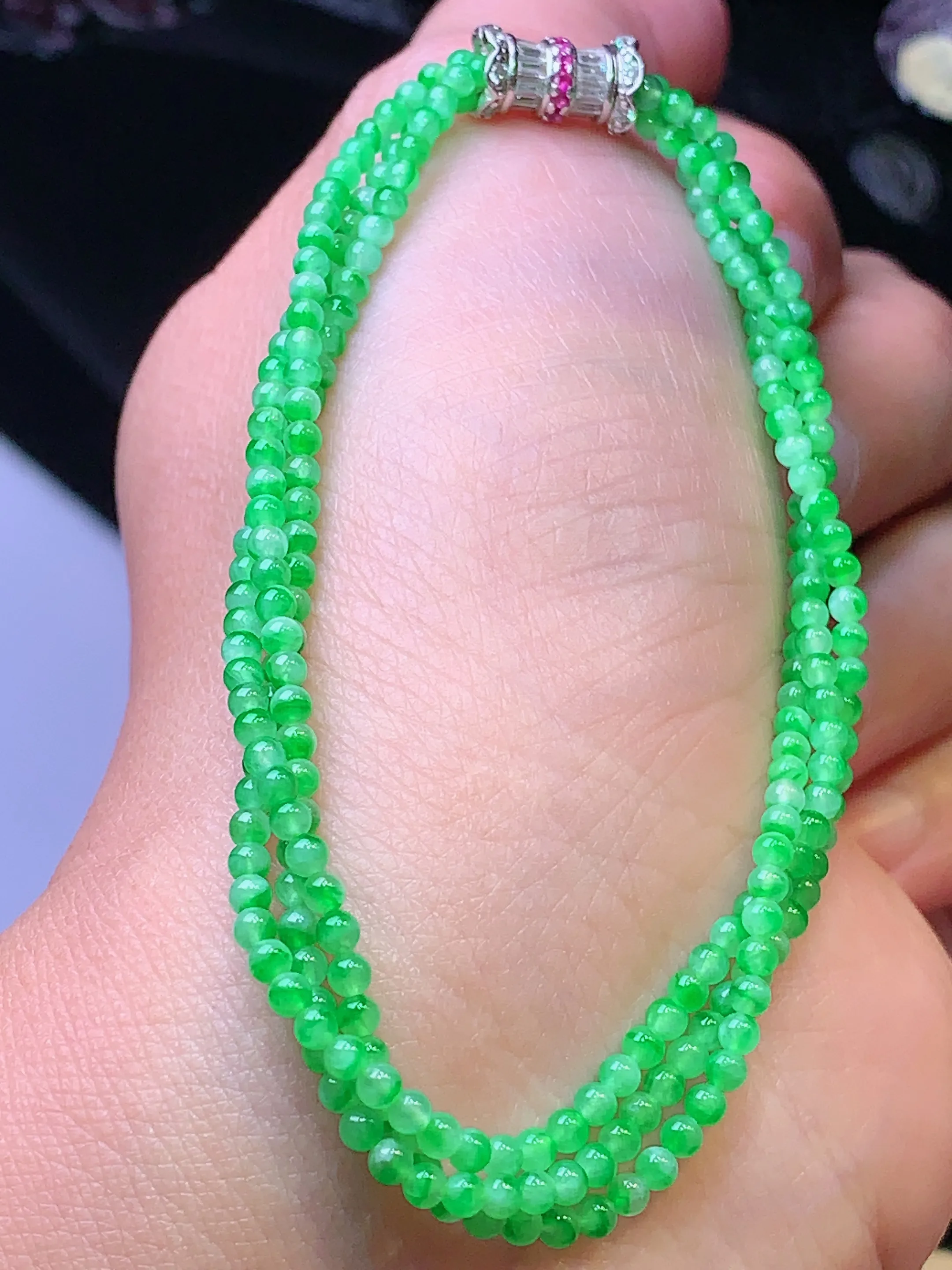 翠绿圆珠手链 玉质细腻 色泽清新艳丽 整体尺寸2