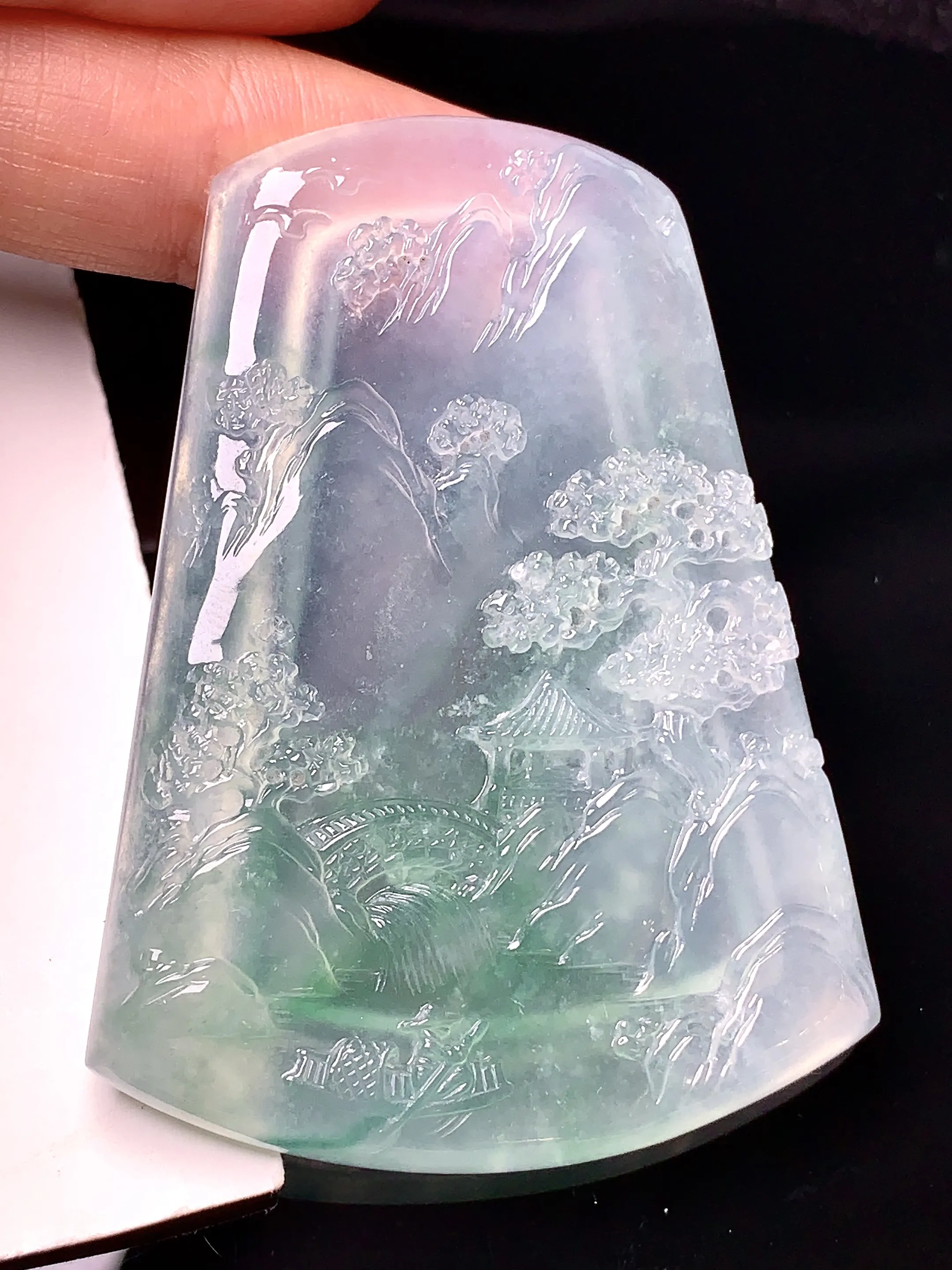 冰种飘绿山水牌子吊坠 玉质细腻 色泽清新艳丽 整体尺寸59.2*44.7*5.2