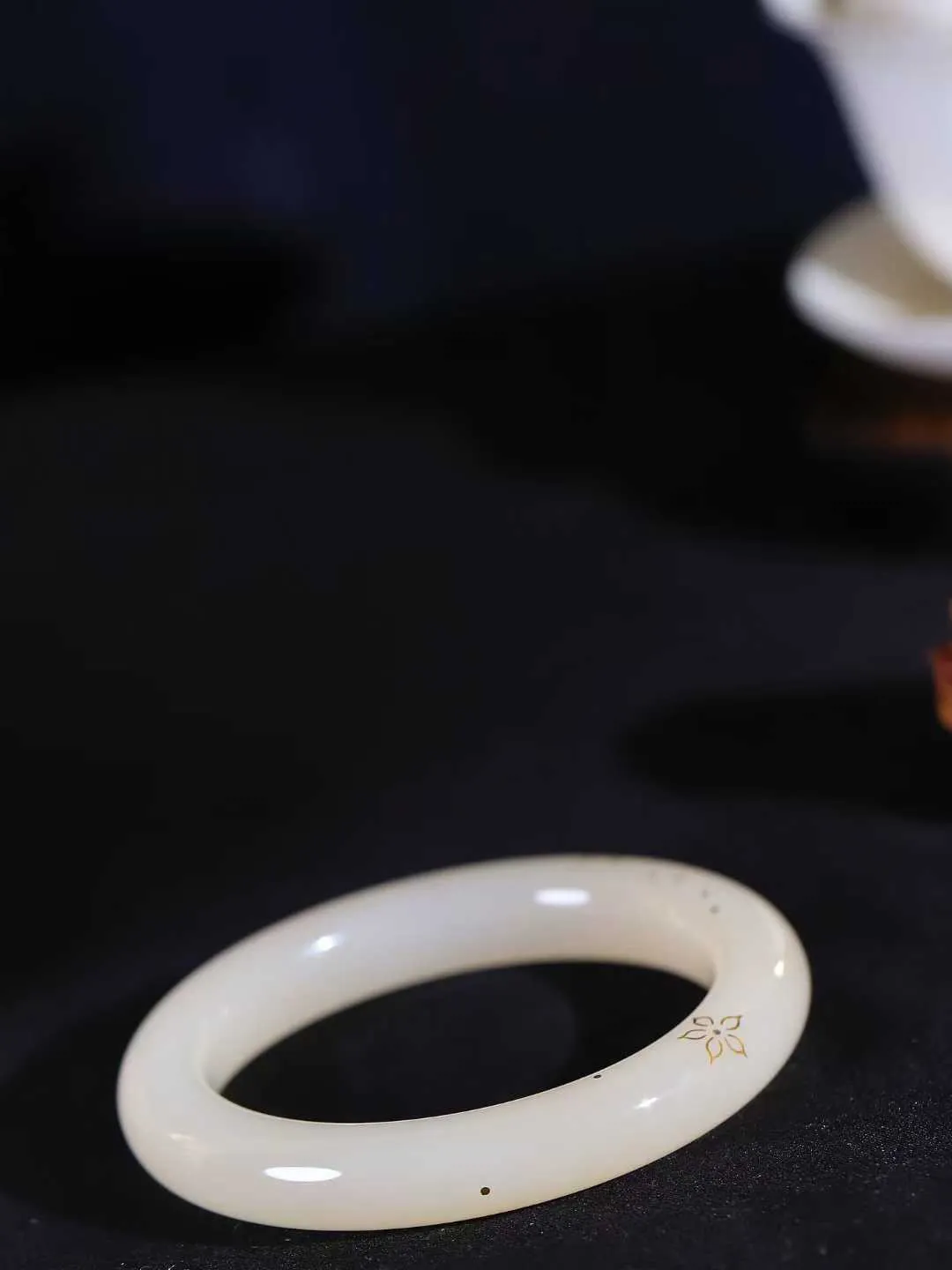 【粉黛.手镯】

精品️和田玉藕粉挫金挫银工艺手镯
仙女藕粉手镯
馥郁芬芳 油糯饱满
气质温婉尔