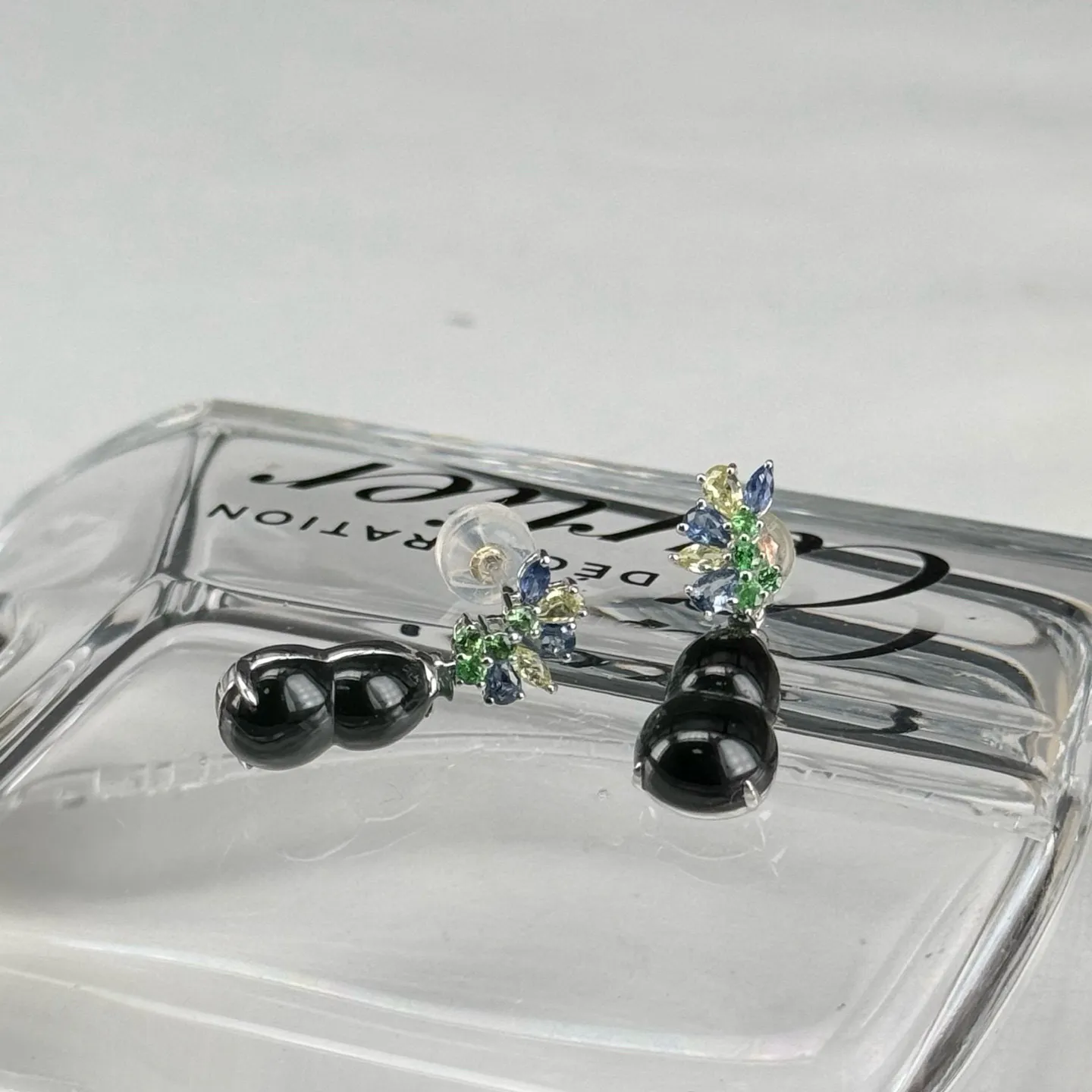 精品18k墨翠葫芦耳钉 种好色正 黑度极好 打灯通透 油性十足 尺寸20.9