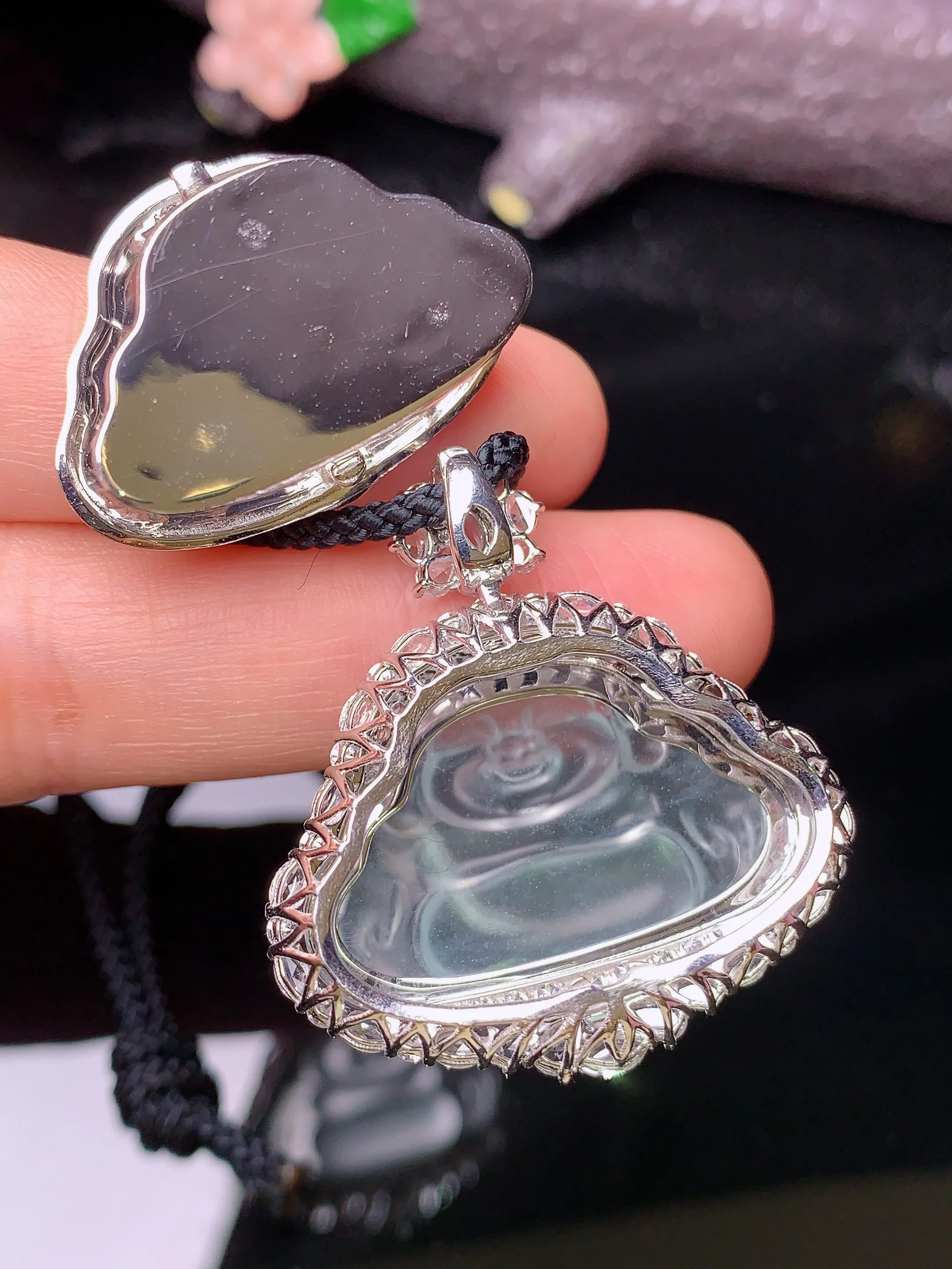 18k金钻镶嵌冰种佛公吊坠 玉质细腻 色泽清新艳丽 整体尺寸35.3*32.6*12.5