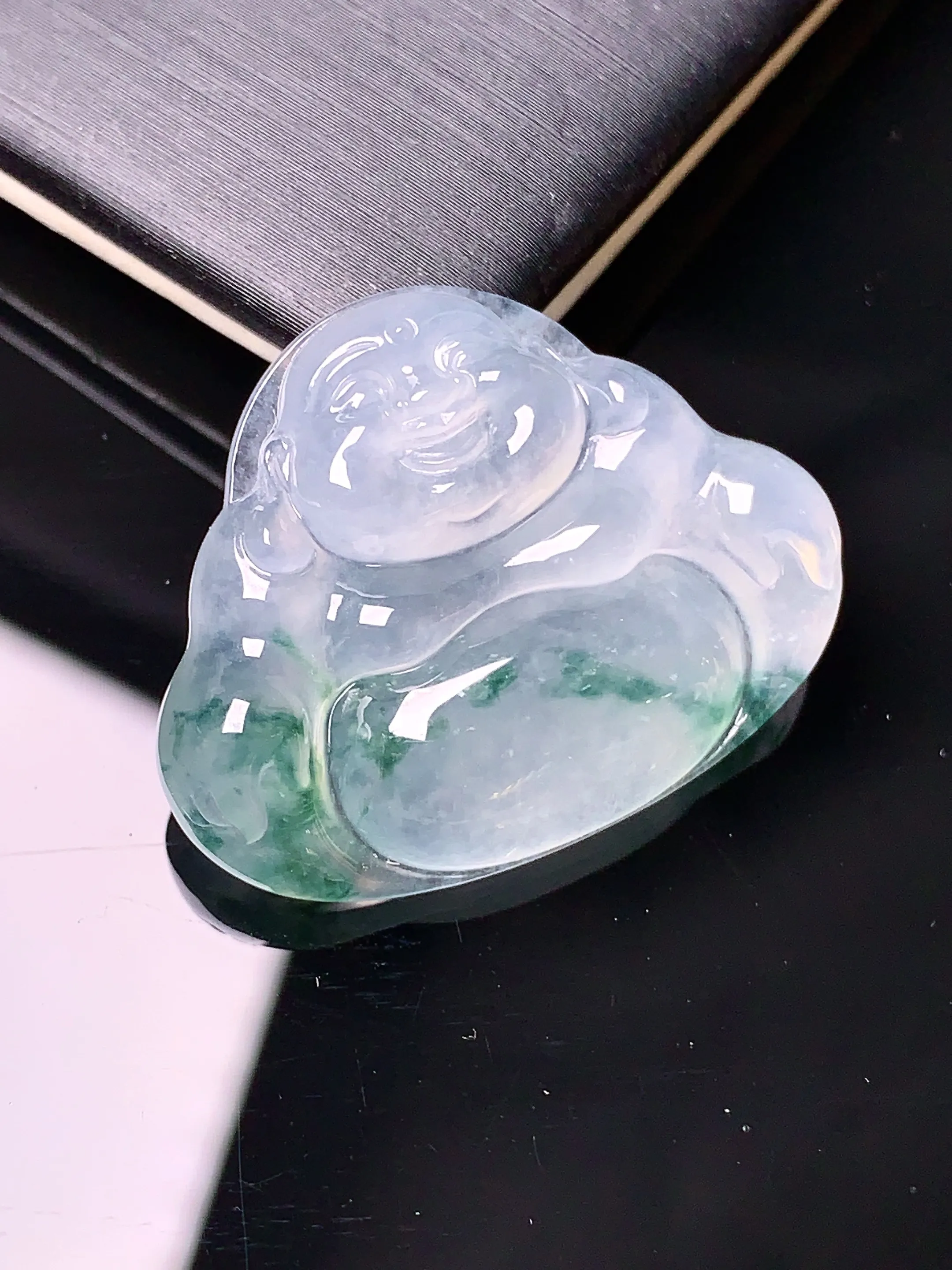 飘绿佛公吊坠 玉质细腻 色泽清新艳丽 整体尺寸24*30.5*5.6