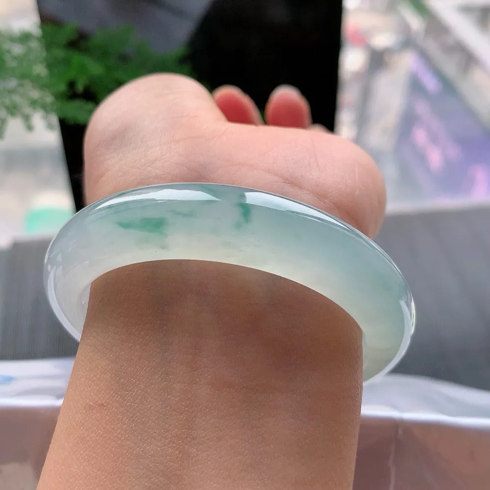 正圈高冰飘花 无瑕 尺寸:54.1/12.7/8.7 花美 种水好