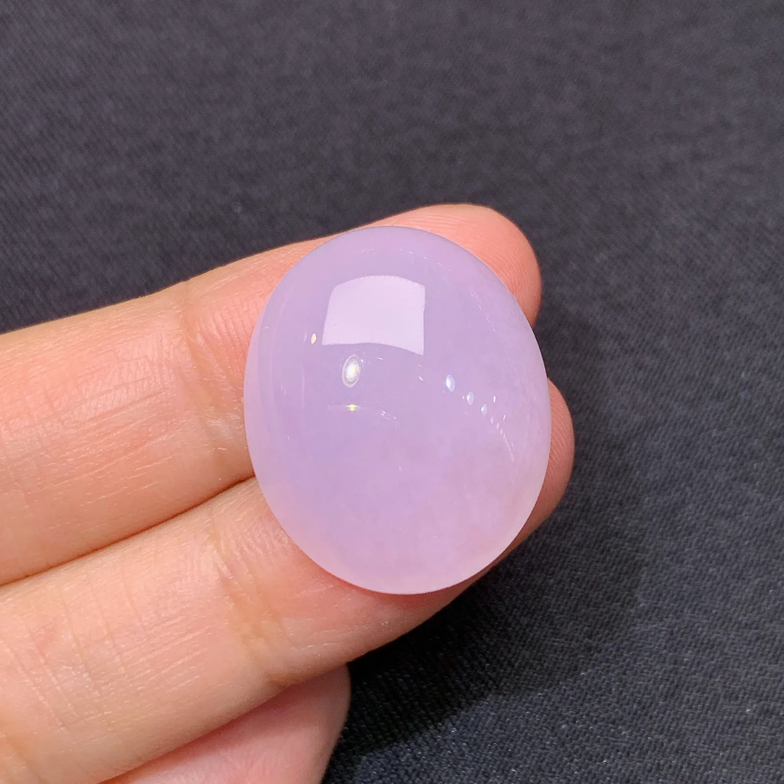 淡紫罗兰蛋面，温润细腻，颜色鲜甜，种水足 尺寸22.6*18.8*7.4