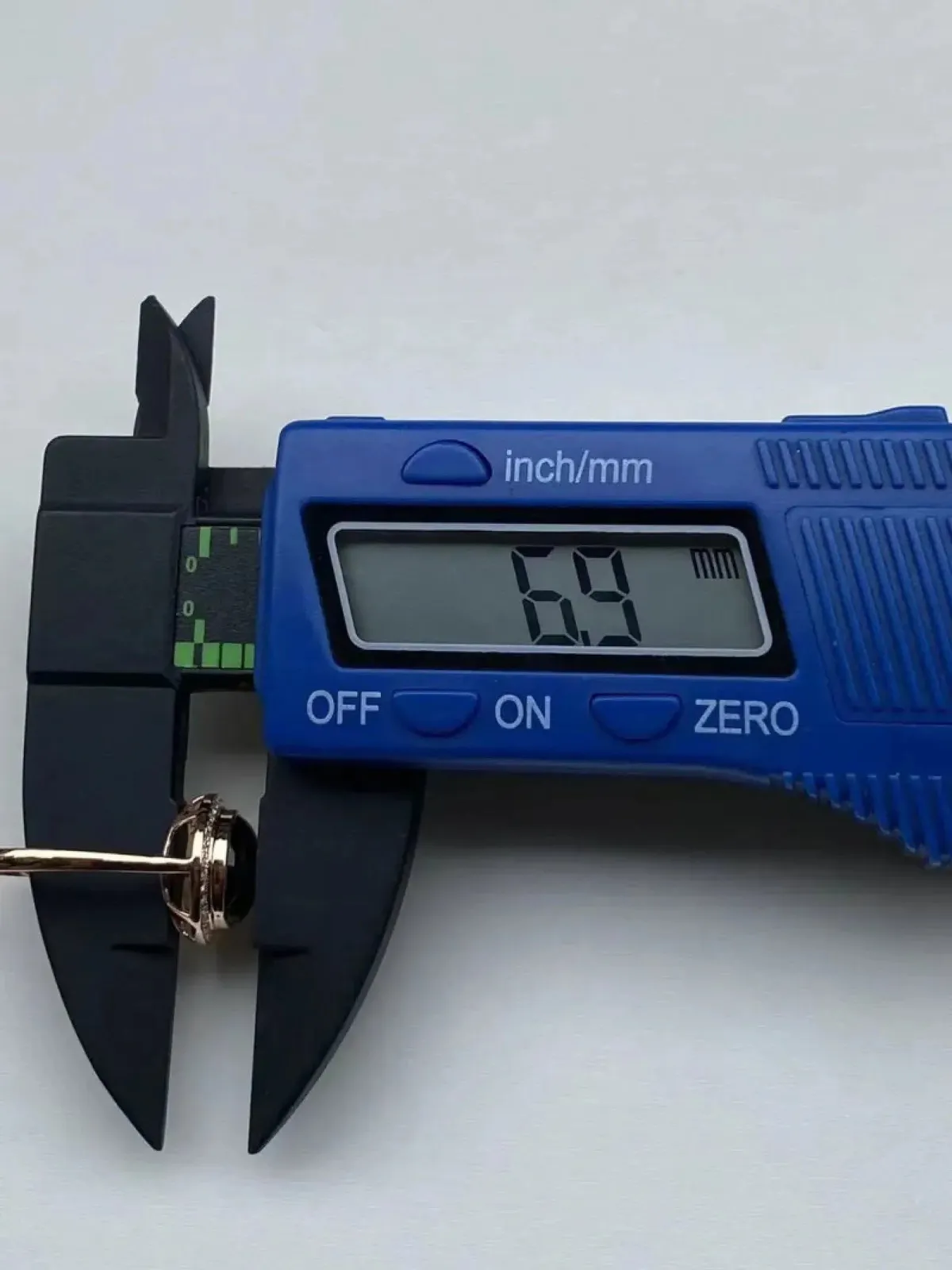 墨翠：【蛋面戒指】18K金+南非钻镶嵌，细腻干净，黑度极黑，性价比高·做工精致，打灯透绿 裸石尺寸：10.2*10.0*6.9‘