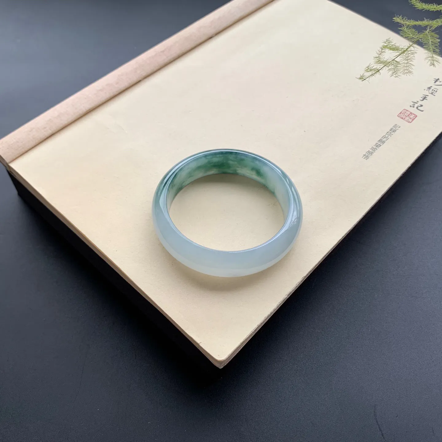 58圈口飘花正圈手镯 尺寸：58-15.6-7.8，无纹裂，花色浓郁，宽版大气