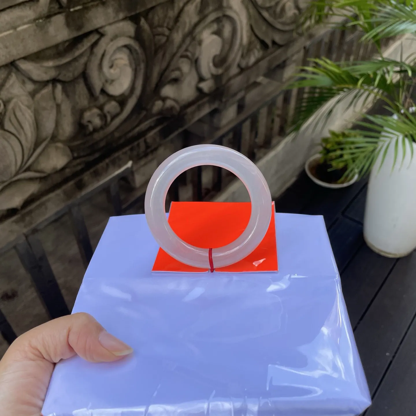 54圆条
白月光，胖冰条子，莹润得像将晨露锁进了玉里，在光下流转着素净的光晕，藏着岁月打磨的温婉，是古典雅致的诗行