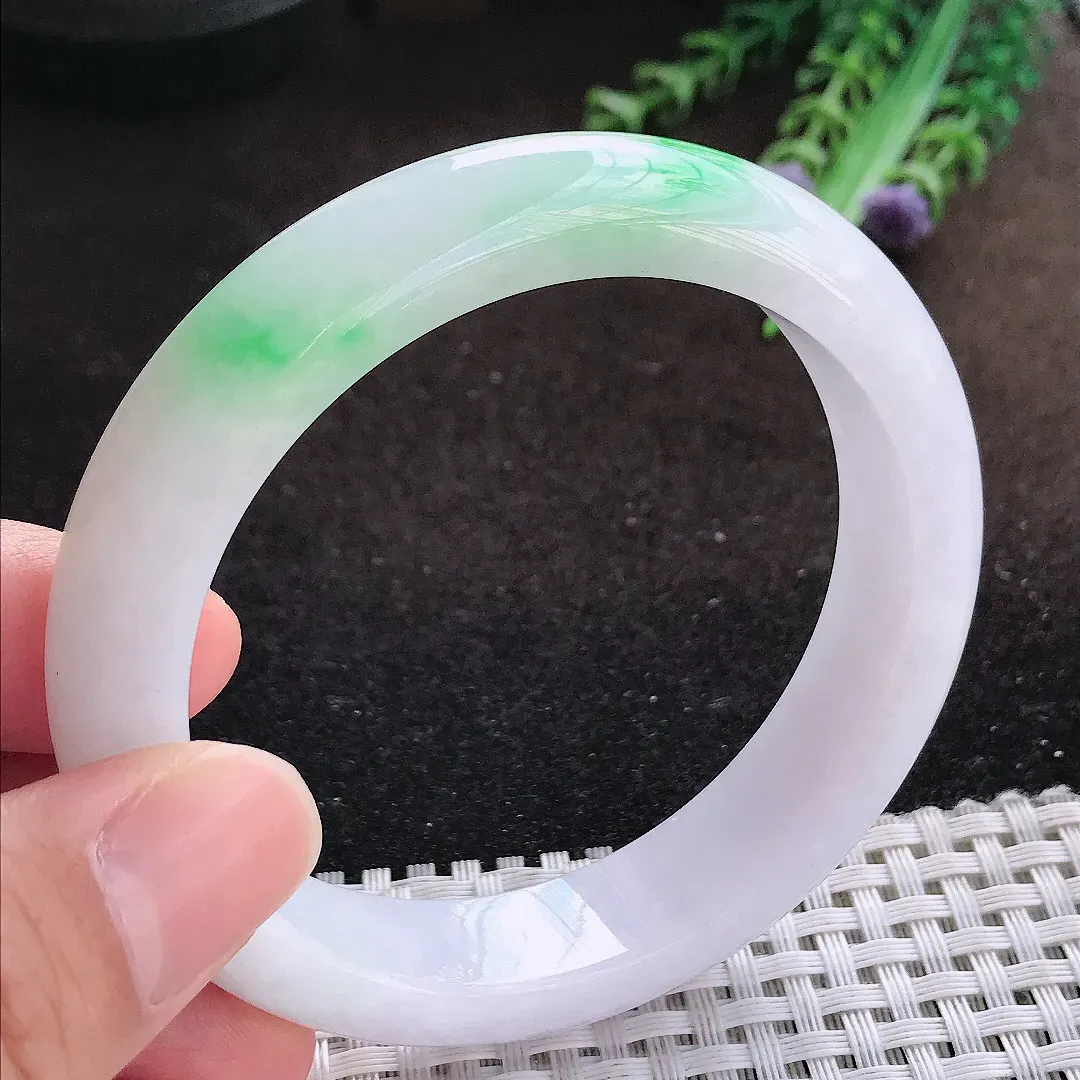 天然a货翡翠57.5/13.3/8.7老坑温润飘阳绿白底青手镯宽边翡翠玉镯美人镯