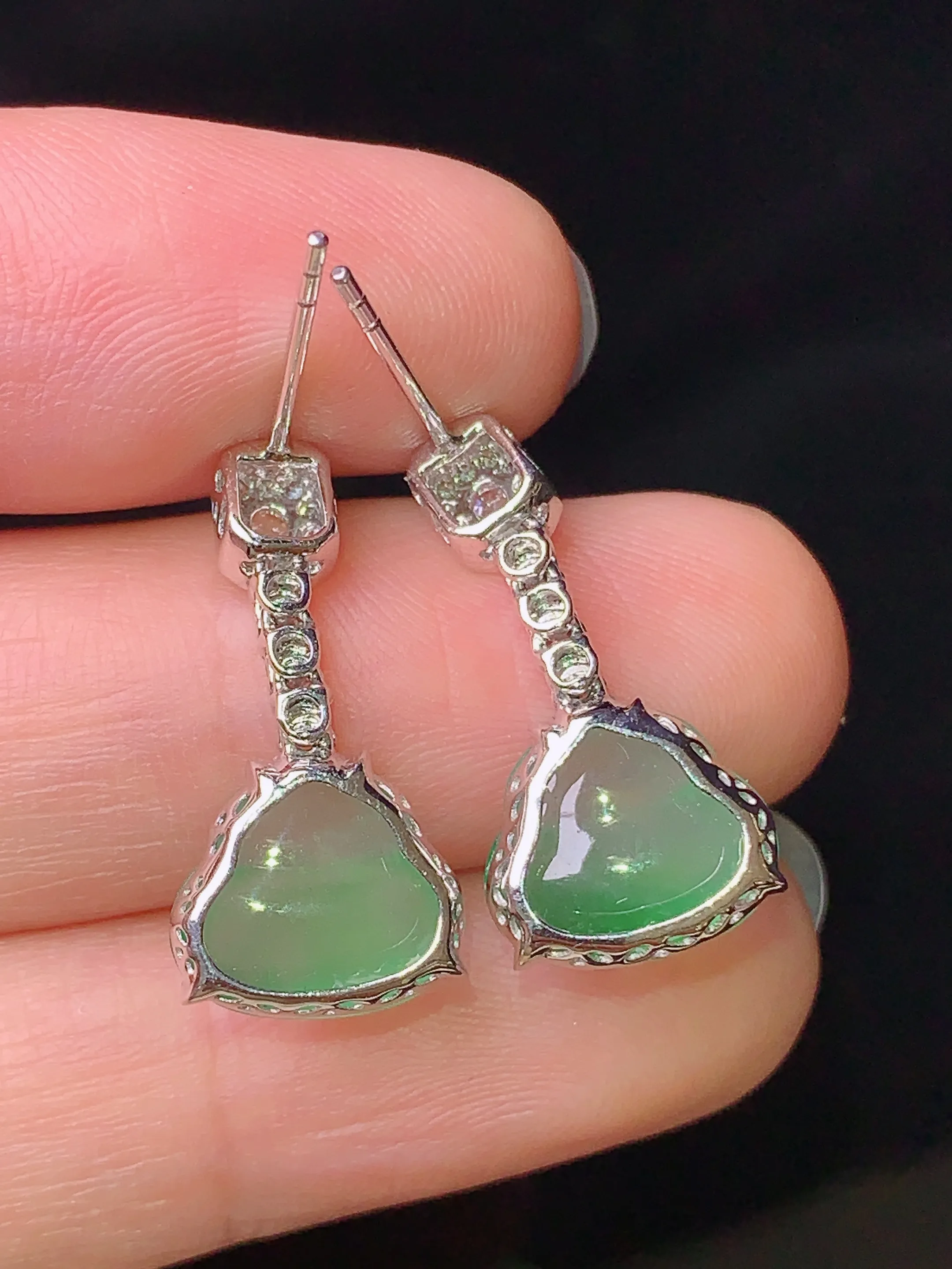 18k金钻镶嵌冰种翠绿葫芦耳坠吊坠 玉质细腻 色泽清新艳丽 整体尺寸21.5*10.5*4.5