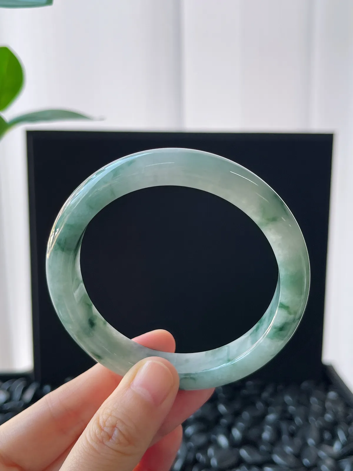 正圈58圈口，翡翠糯化种飘绿手镯