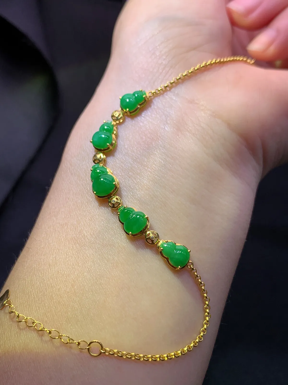 阳绿葫芦手链，18k金镶嵌，简约精致，冰润色阳，种水足 尺寸8.1*5.9*2.3