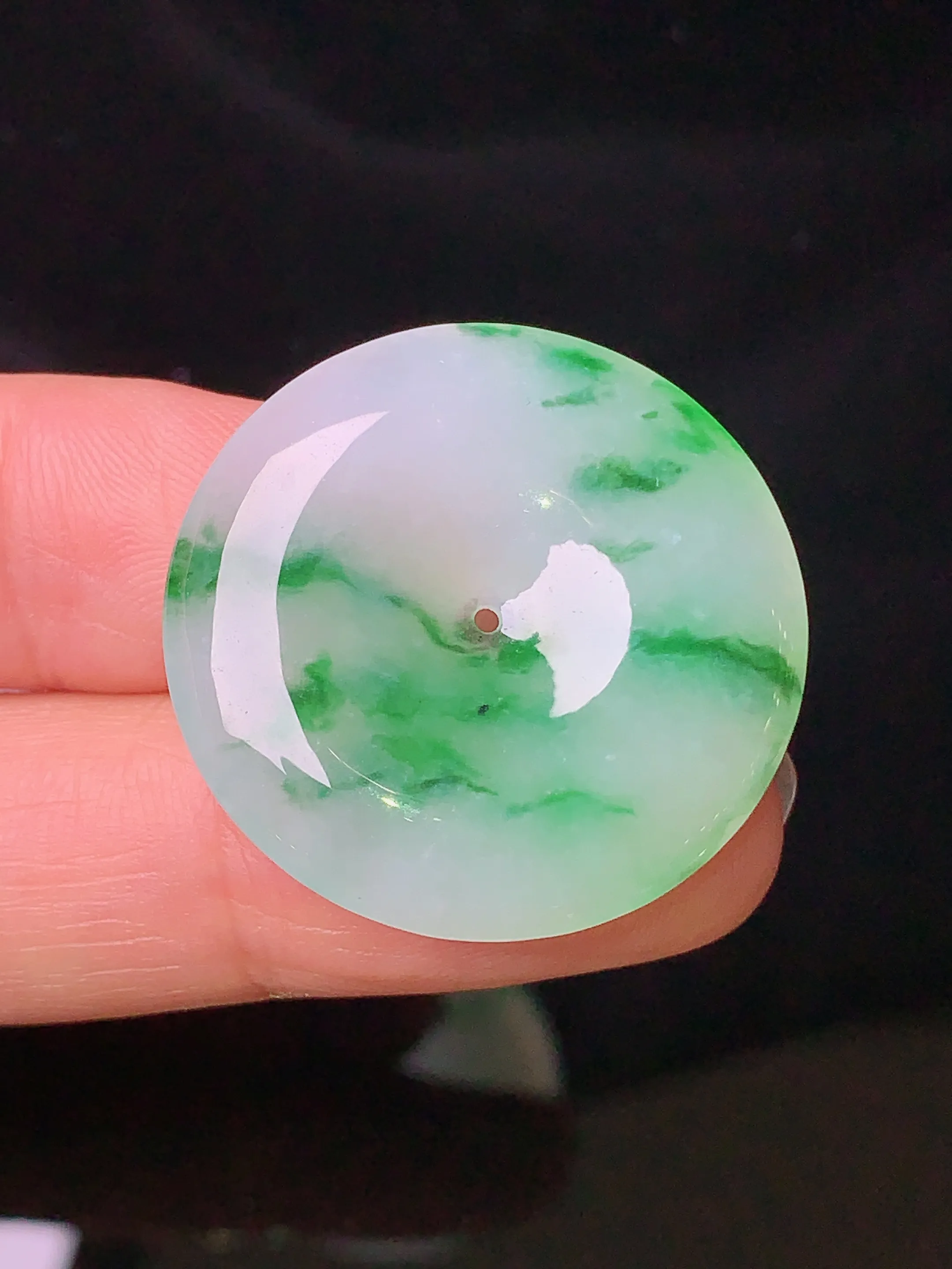 飘绿平安扣吊坠 玉质细腻 色泽清新艳丽 整体尺寸27.6*4.8