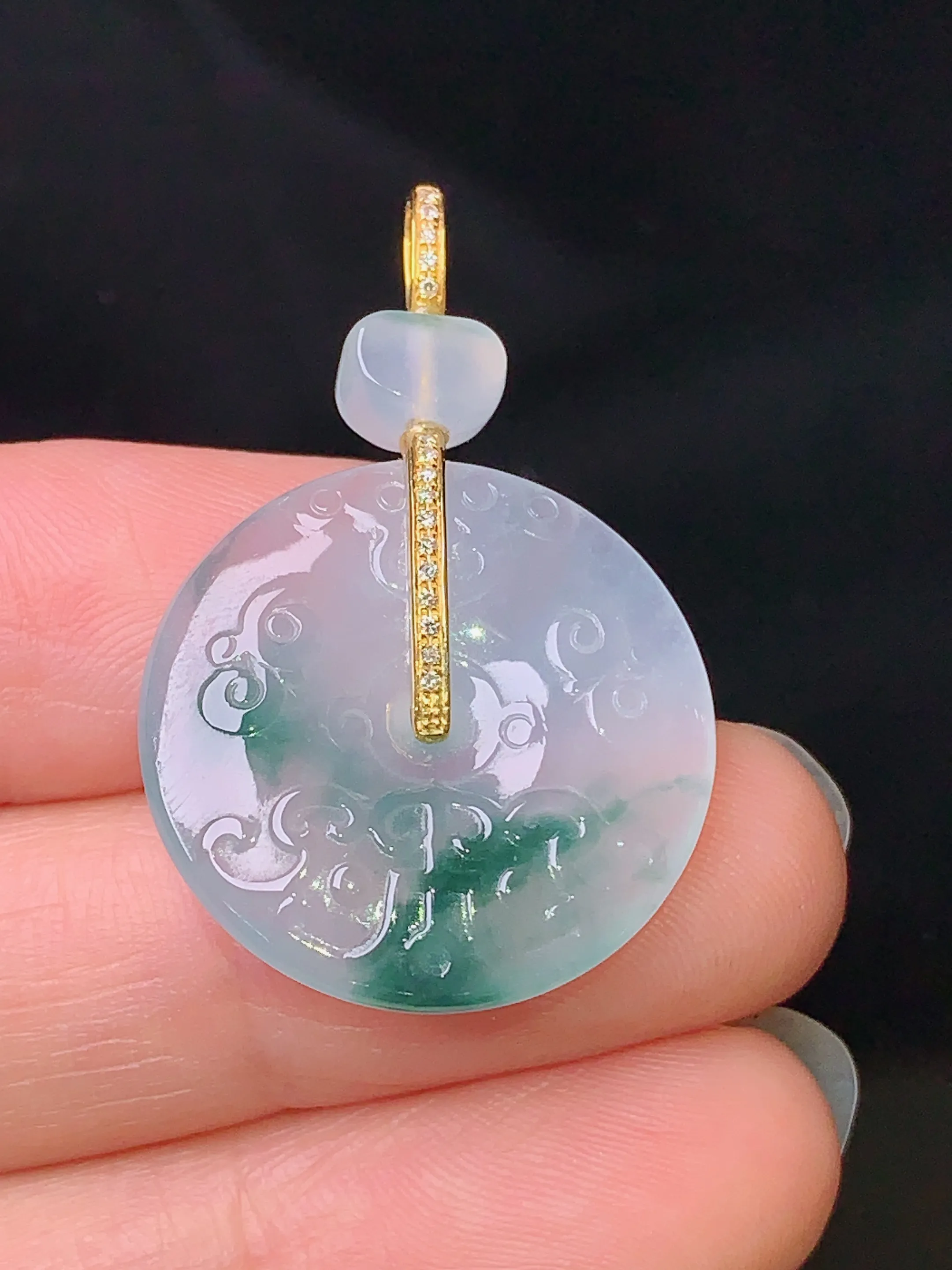 18k金钻镶嵌飘绿仿古飘绿平安扣吊坠 玉质细腻 色泽清新艳丽 整体尺寸34*32*4.2