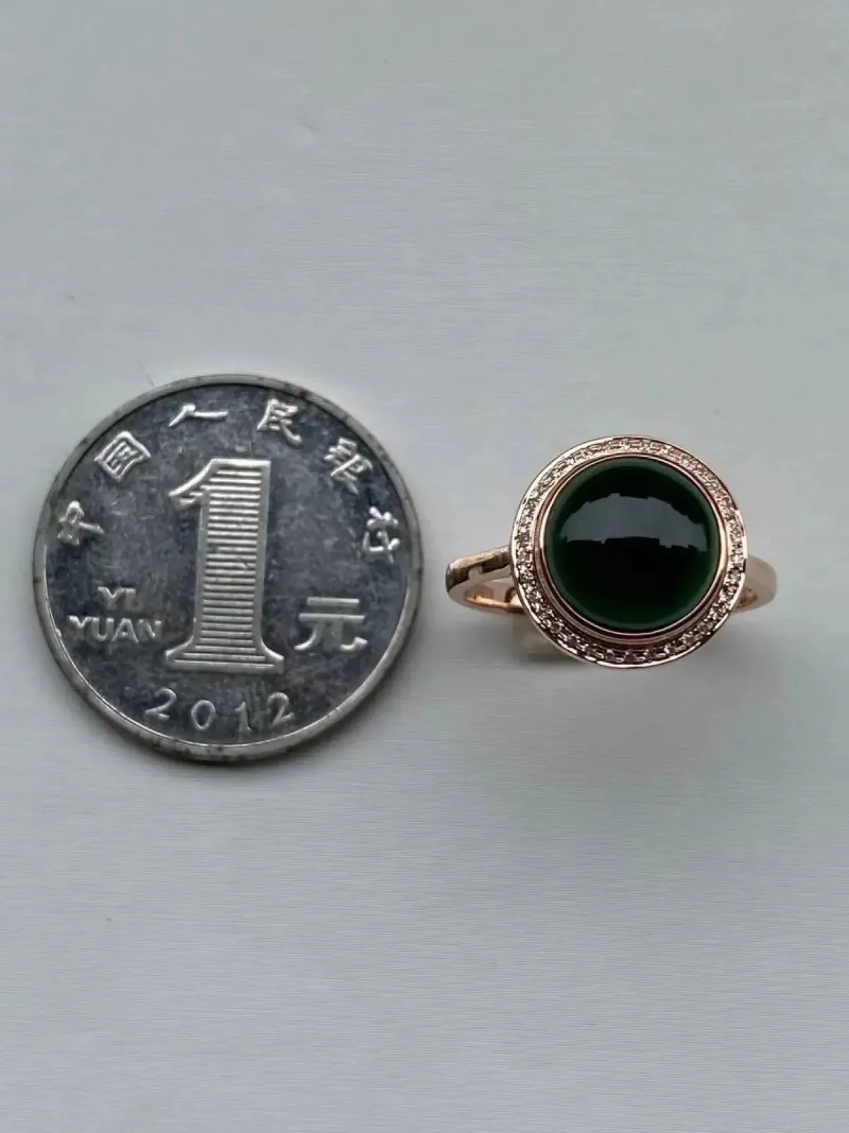 墨翠：【蛋面戒指】18K金+南非钻镶嵌，细腻干净，黑度极黑，性价比高·做工精致，打灯透绿 裸石尺寸：10.2*10.0*6.9‘