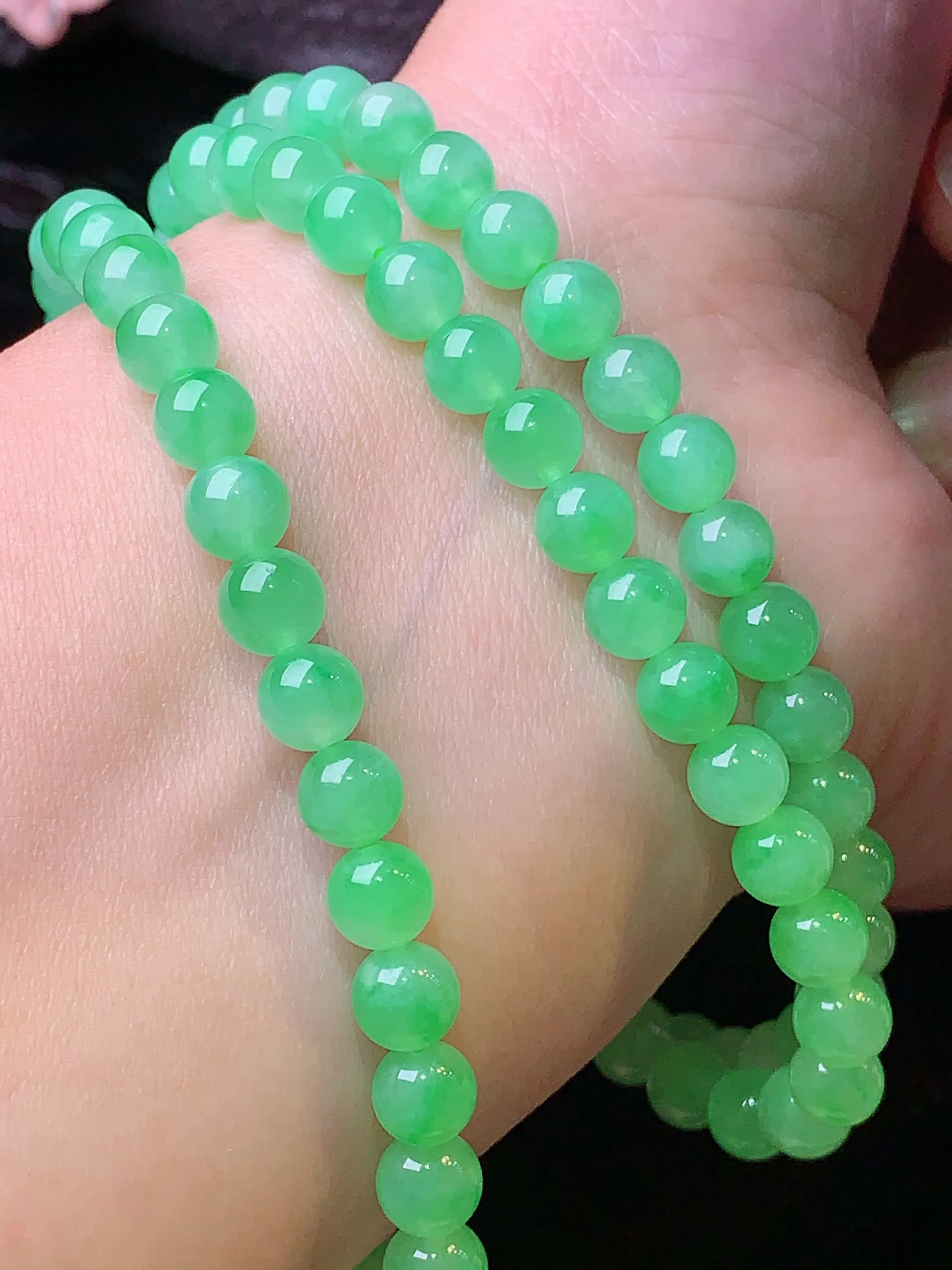 翠绿圆珠项链 玉质细腻 色泽清新 艳丽 整体尺寸6