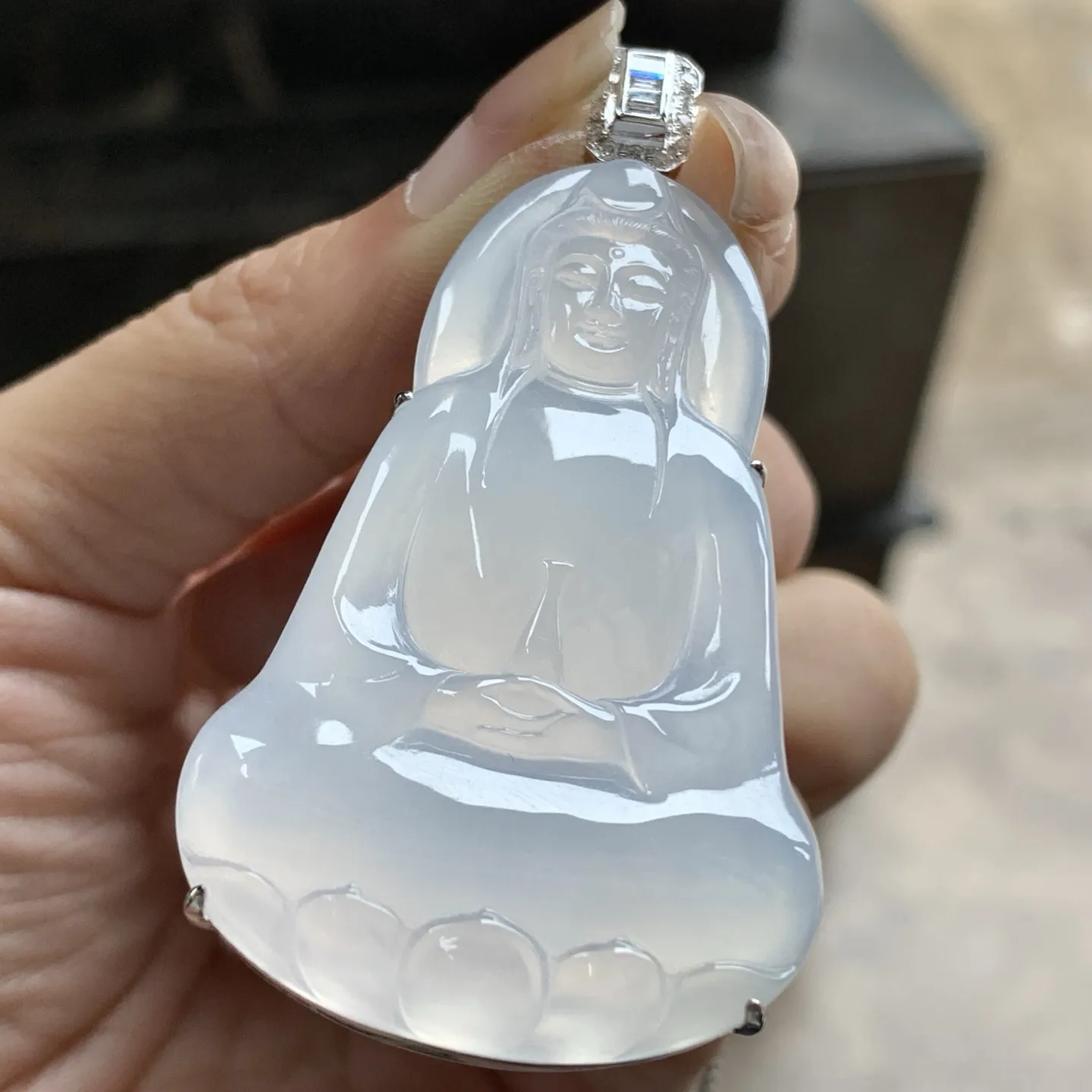 金钻镶嵌冰种观音^_^荧光十足 盖子可以取