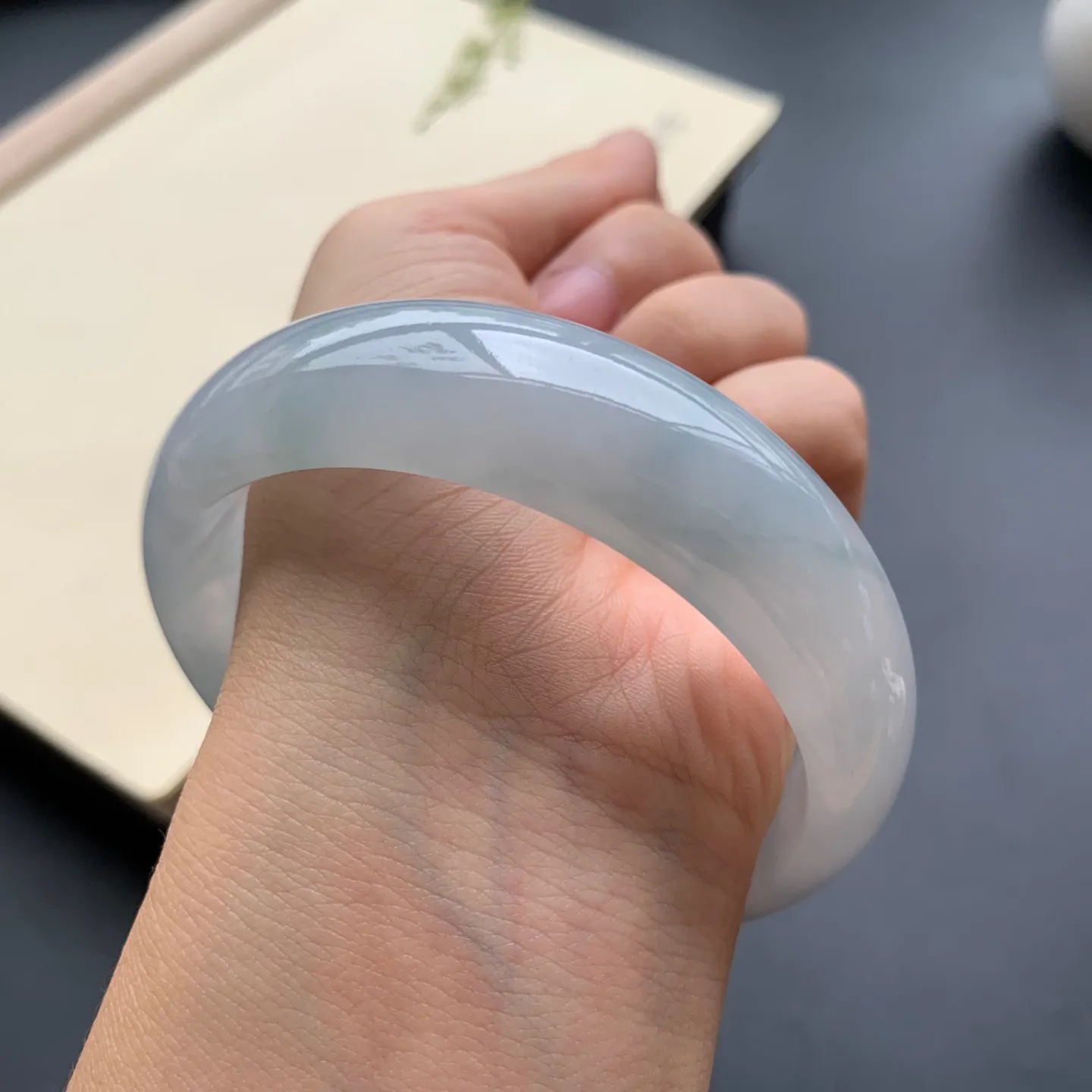 58.8圈口冰种正圈手镯 尺寸：58.8-18-8.5，无纹裂，宽版厚装，水润透亮