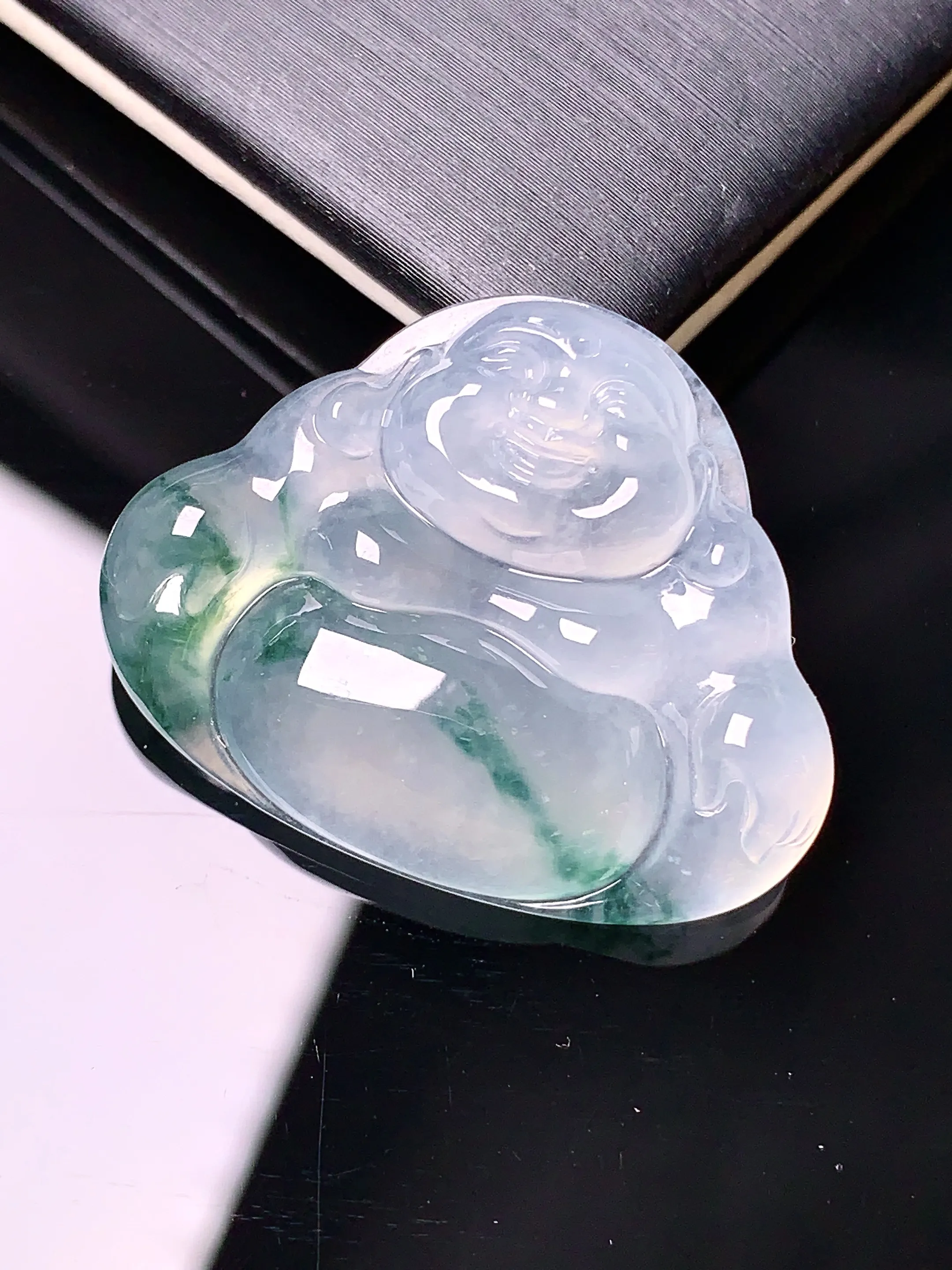 飘绿佛公吊坠 玉质细腻 色泽清新艳丽 整体尺寸24*30.5*5.6