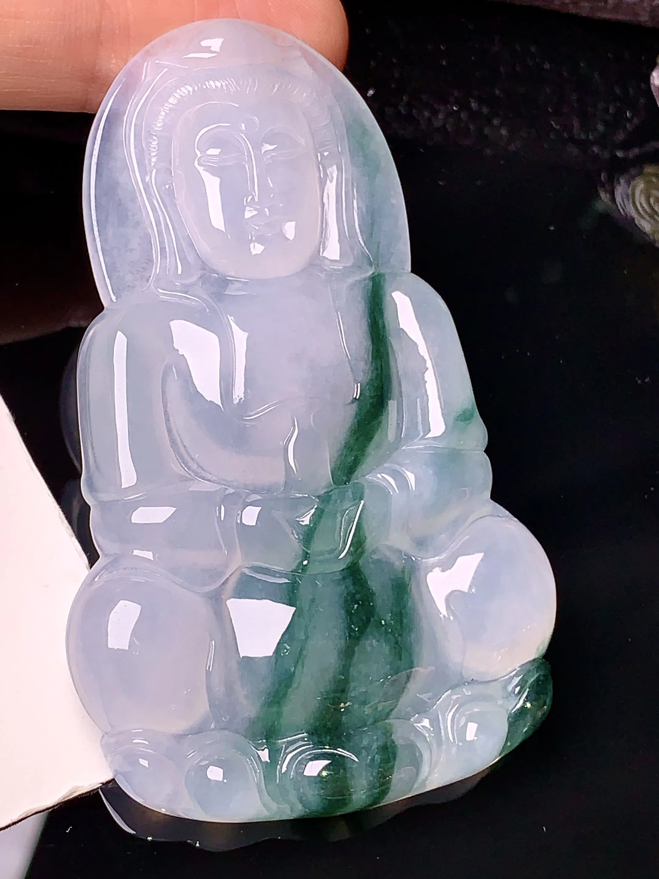 飘绿观音吊坠 玉质细腻 色泽清新艳丽 整体尺寸64.6*39.8*5.8