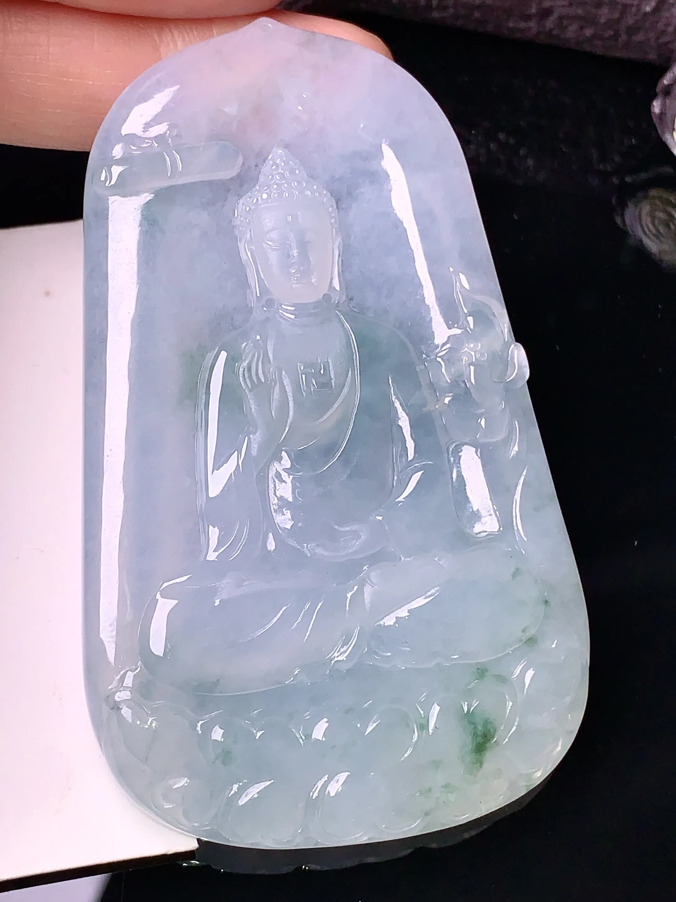 冰种大日如来吊坠 玉质细腻 色泽清新艳丽 整体尺寸72.8*43.6*5.8