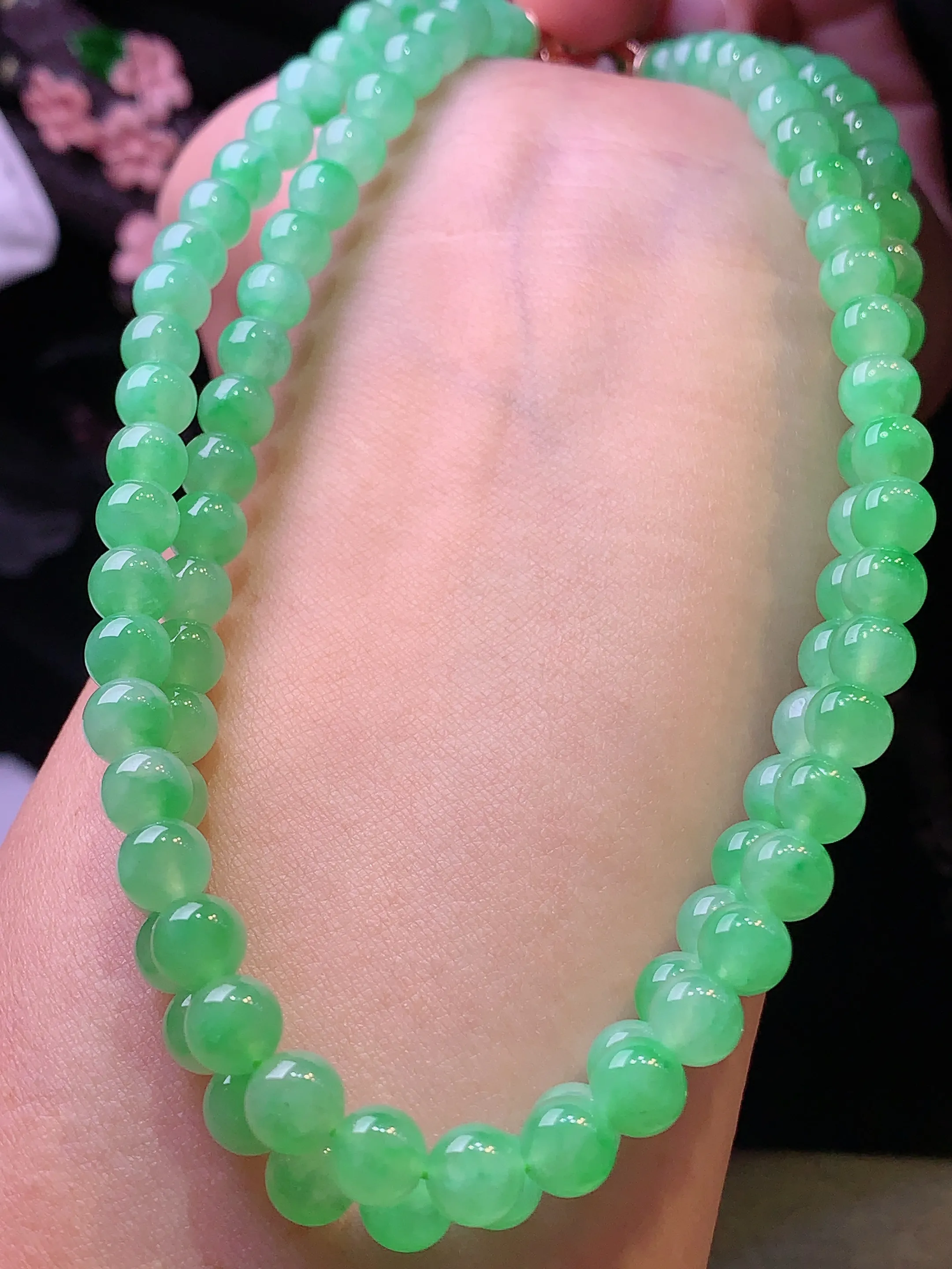 翠绿圆珠项链 玉质细腻 色泽清新 艳丽 整体尺寸6