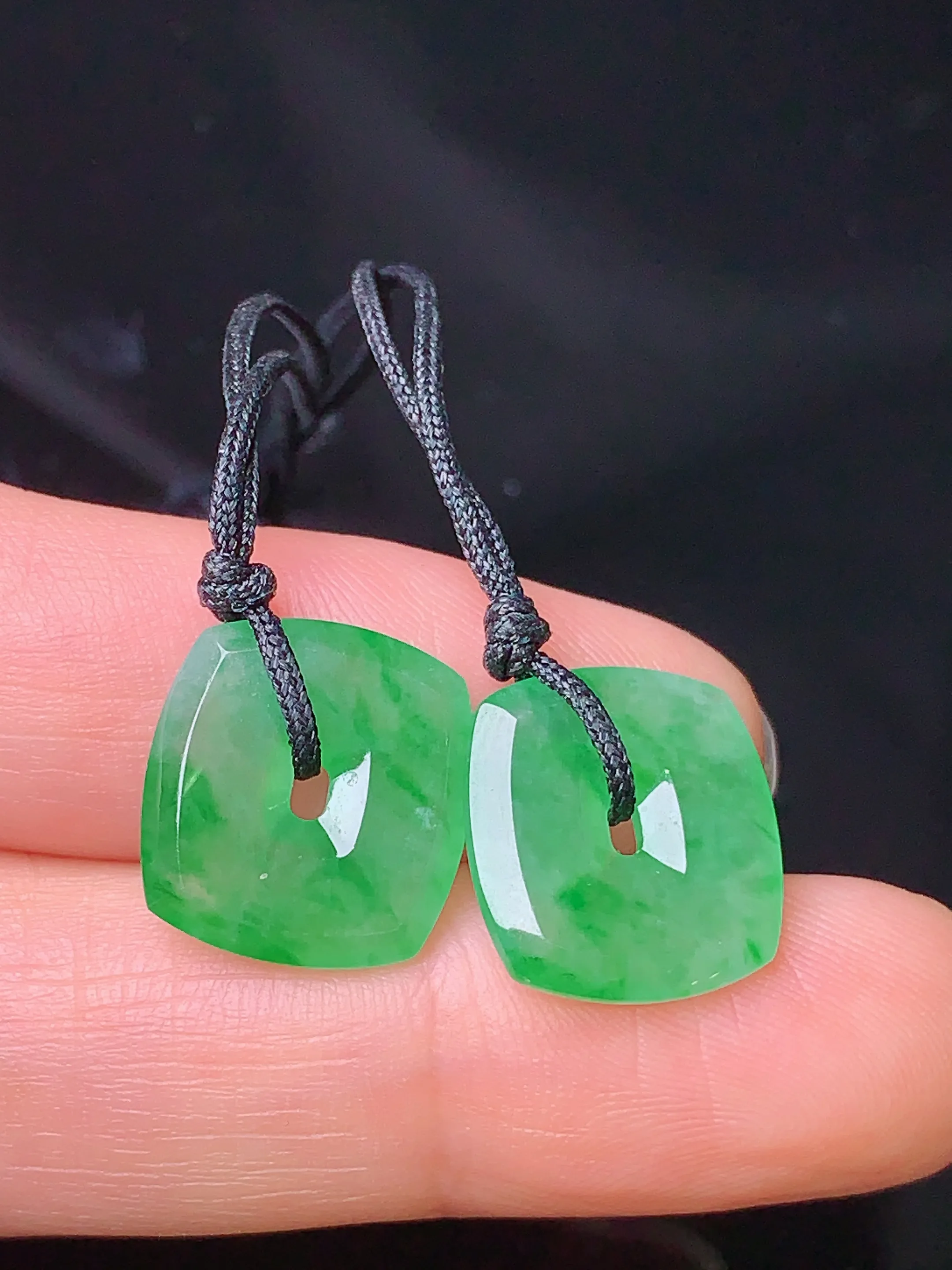 镶嵌款 翠绿平安扣吊坠 玉质细腻 色泽清新艳丽 整体尺寸13.8*13*2.5