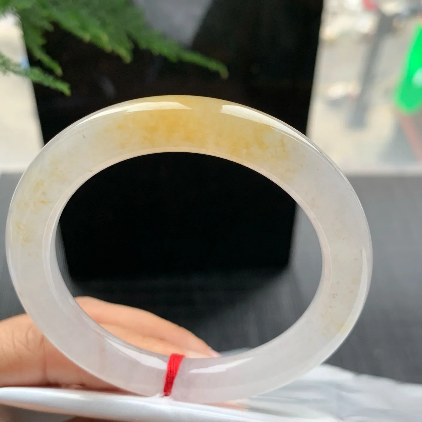 圆条高冰黄翡 无瑕 尺寸:52.4/9.4 种色俱佳