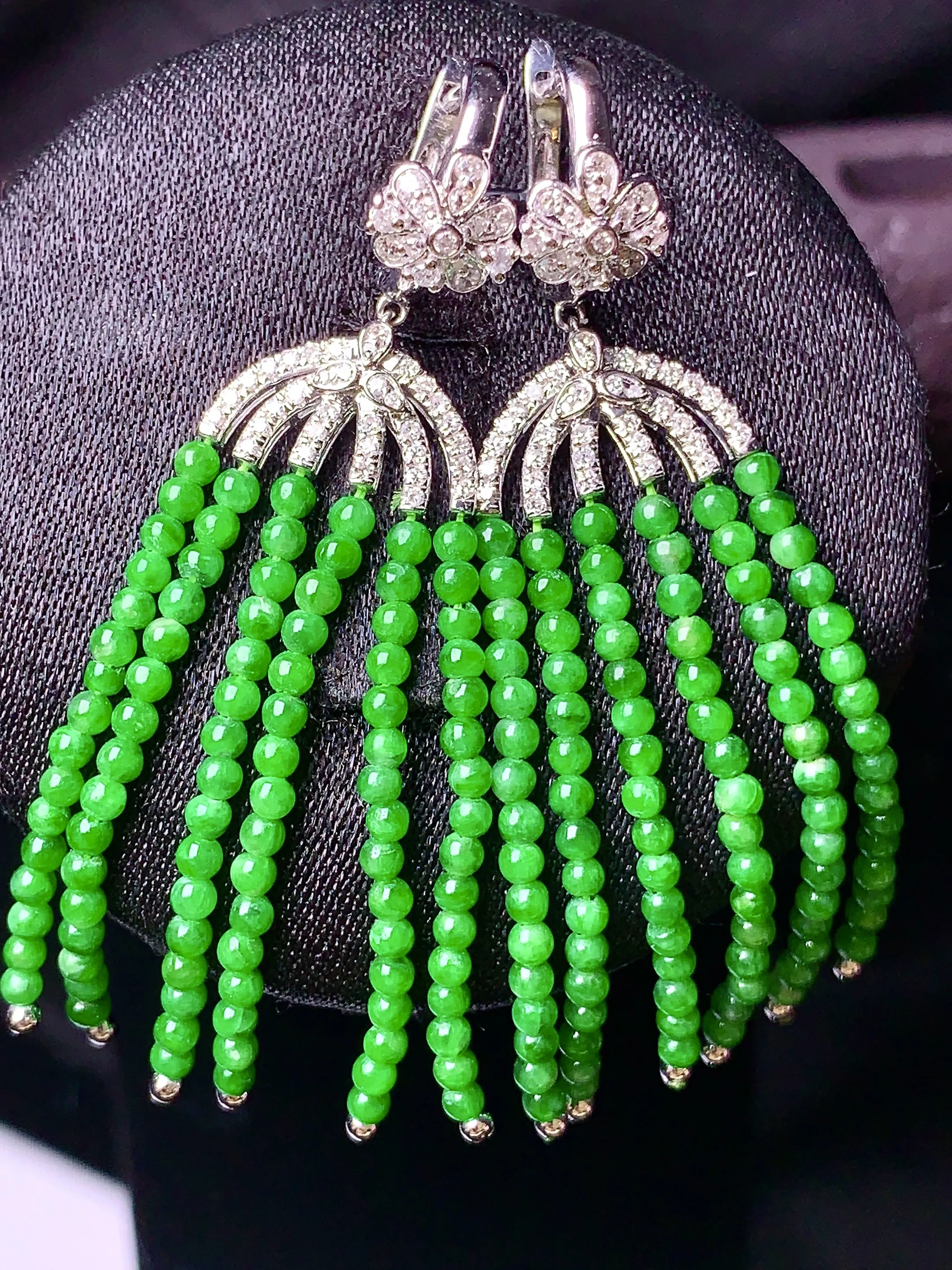 18k金钻镶嵌满绿圆珠组合耳坠 玉质细腻 色泽清新艳丽 整体尺寸52.8*13.5*2.2