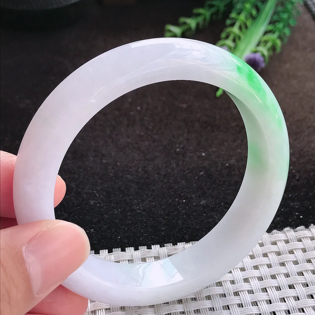 天然a货翡翠57.5/13.3/8.7老坑温润飘阳绿白底青手镯宽边翡翠玉镯美人镯