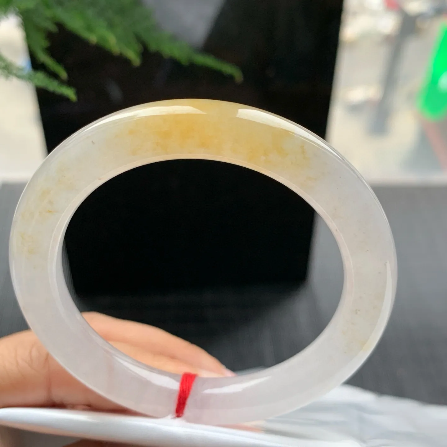 圆条高冰黄翡 无瑕 尺寸:52.4/9.4 种色俱佳