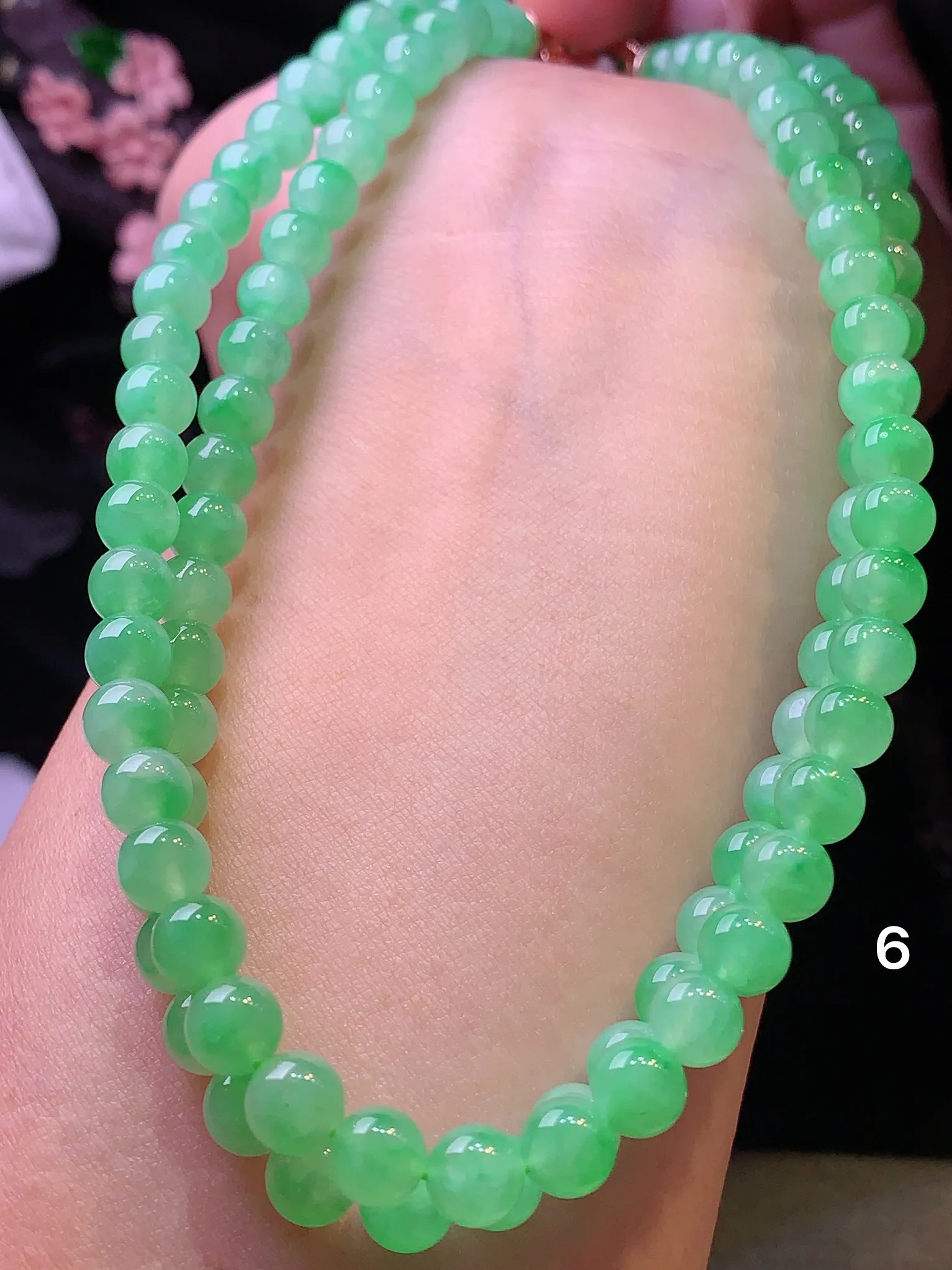 翠绿圆珠项链 玉质细腻 色泽清新 艳丽 整体尺寸6