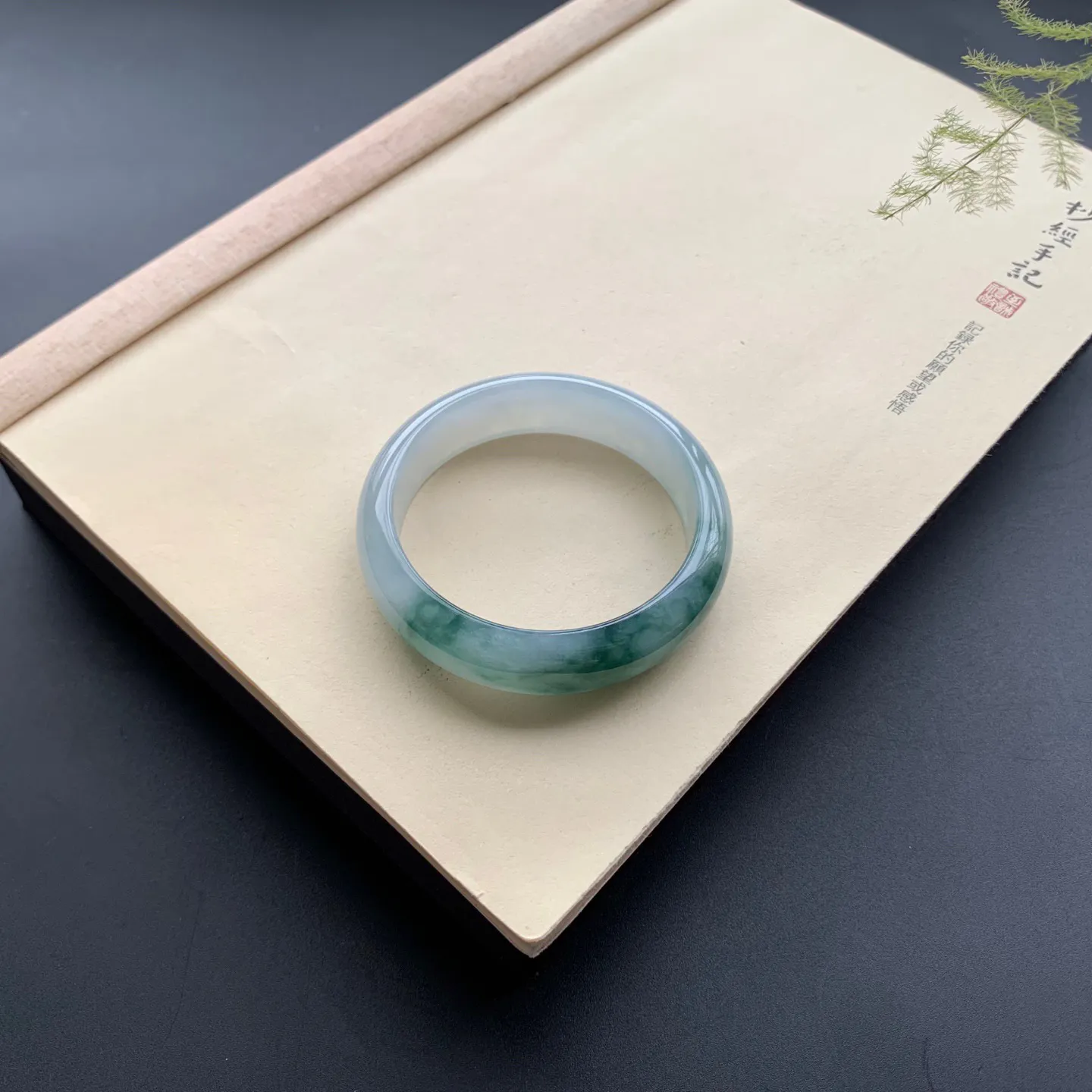 58圈口飘花正圈手镯 尺寸：58-15.6-7.8，无纹裂，花色浓郁，宽版大气