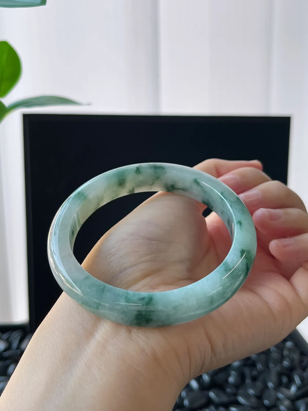 正圈58圈口，翡翠糯化种飘绿手镯